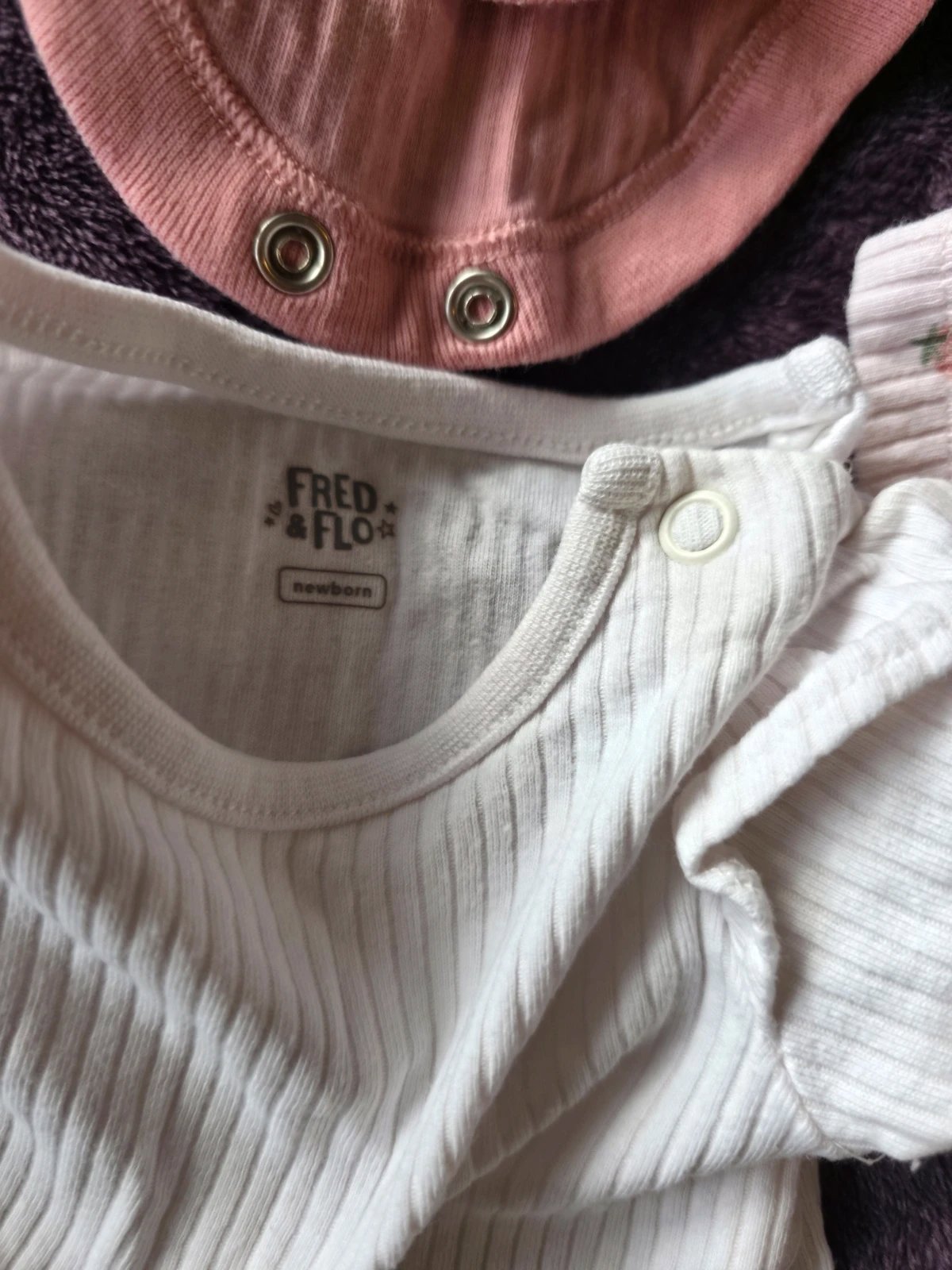 4 pink baby newborn bodysuits with small floral print #babygirl #floral, Fred & Flo, Newborn, Excellent condition — preloved on SilentSale®