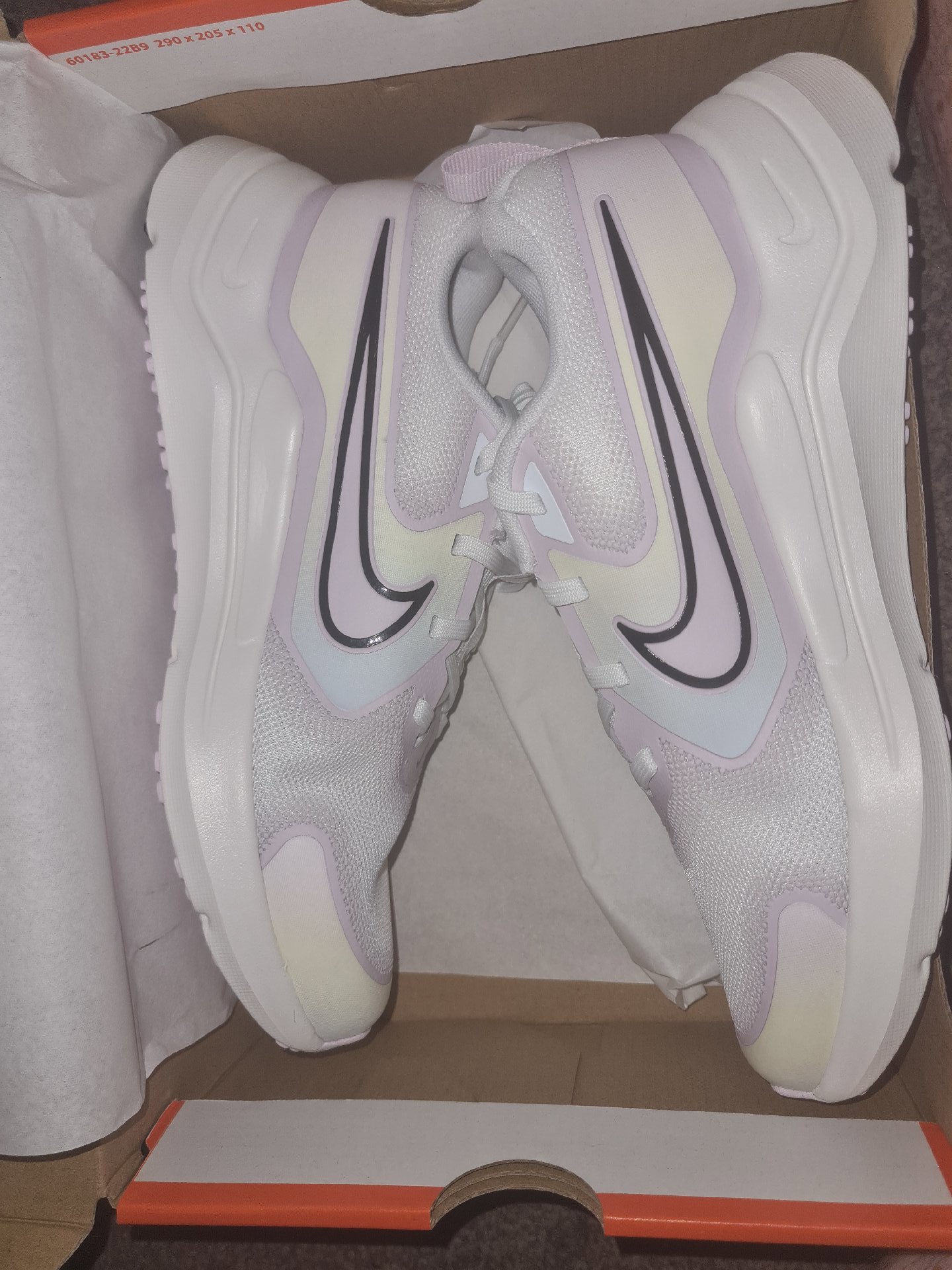 Nike Cosmic Runner SE 2 GS White Black Bleached Lilac Trainers – Size 4.5, Nike, 4.5, New condition — preloved on SilentSale®