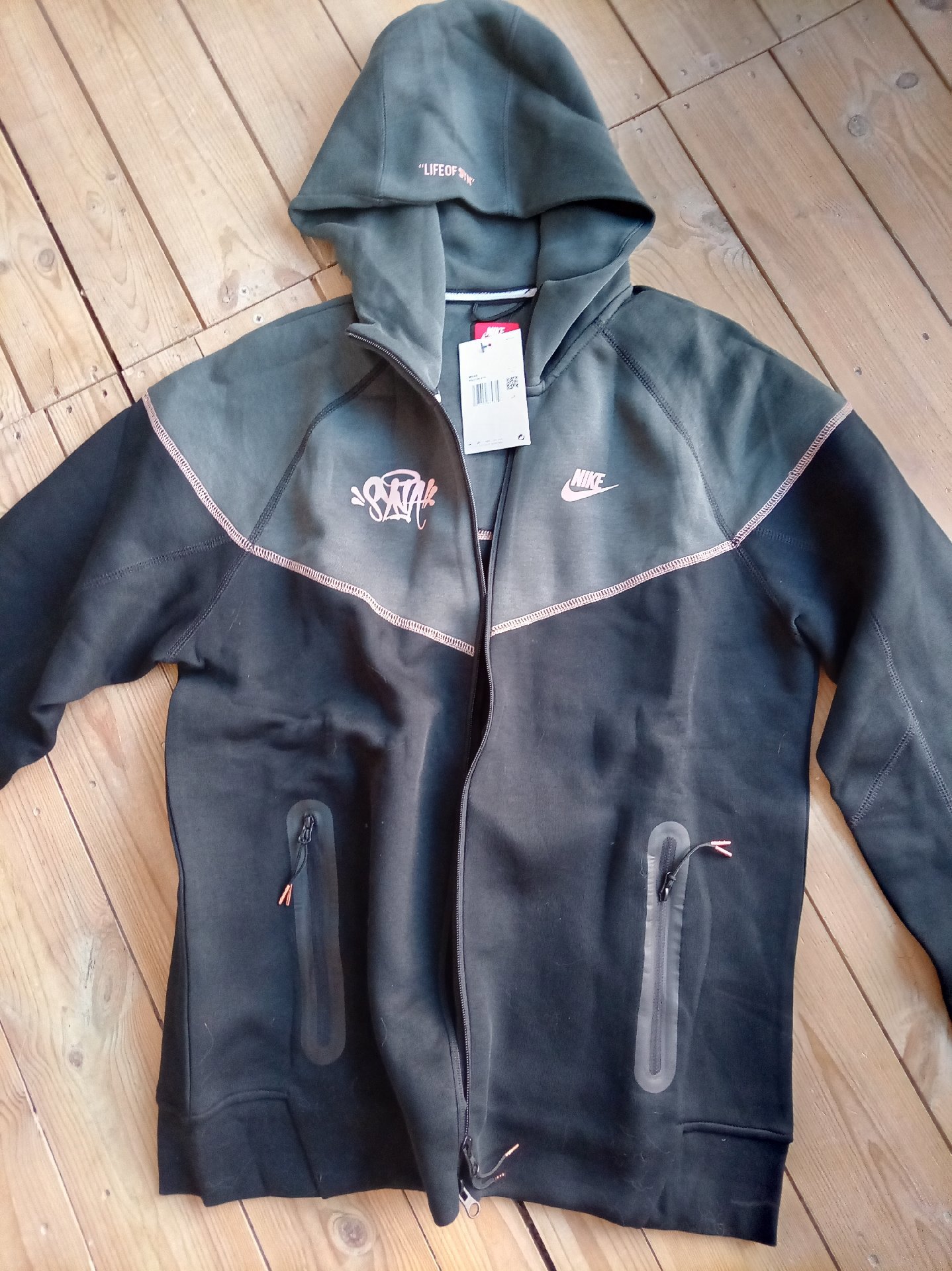 Nike Mens Black and Grey Hoodie and Joggers Set – XXL, Nike, XXL, New condition — preloved on SilentSale®