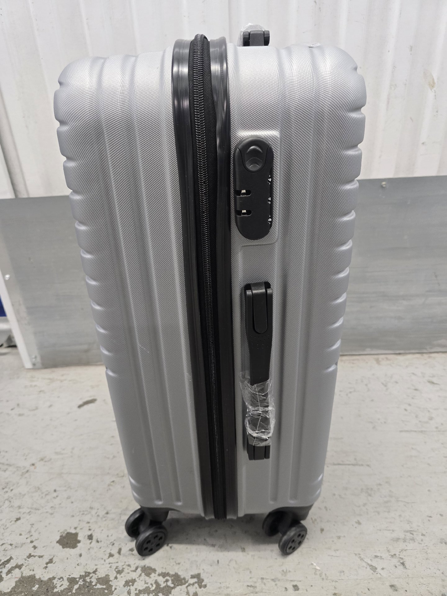 20 inche Supermoye Silver Hard Shell Suitcase with Wheels, supermoye, One Size, New condition — preloved on SilentSale®