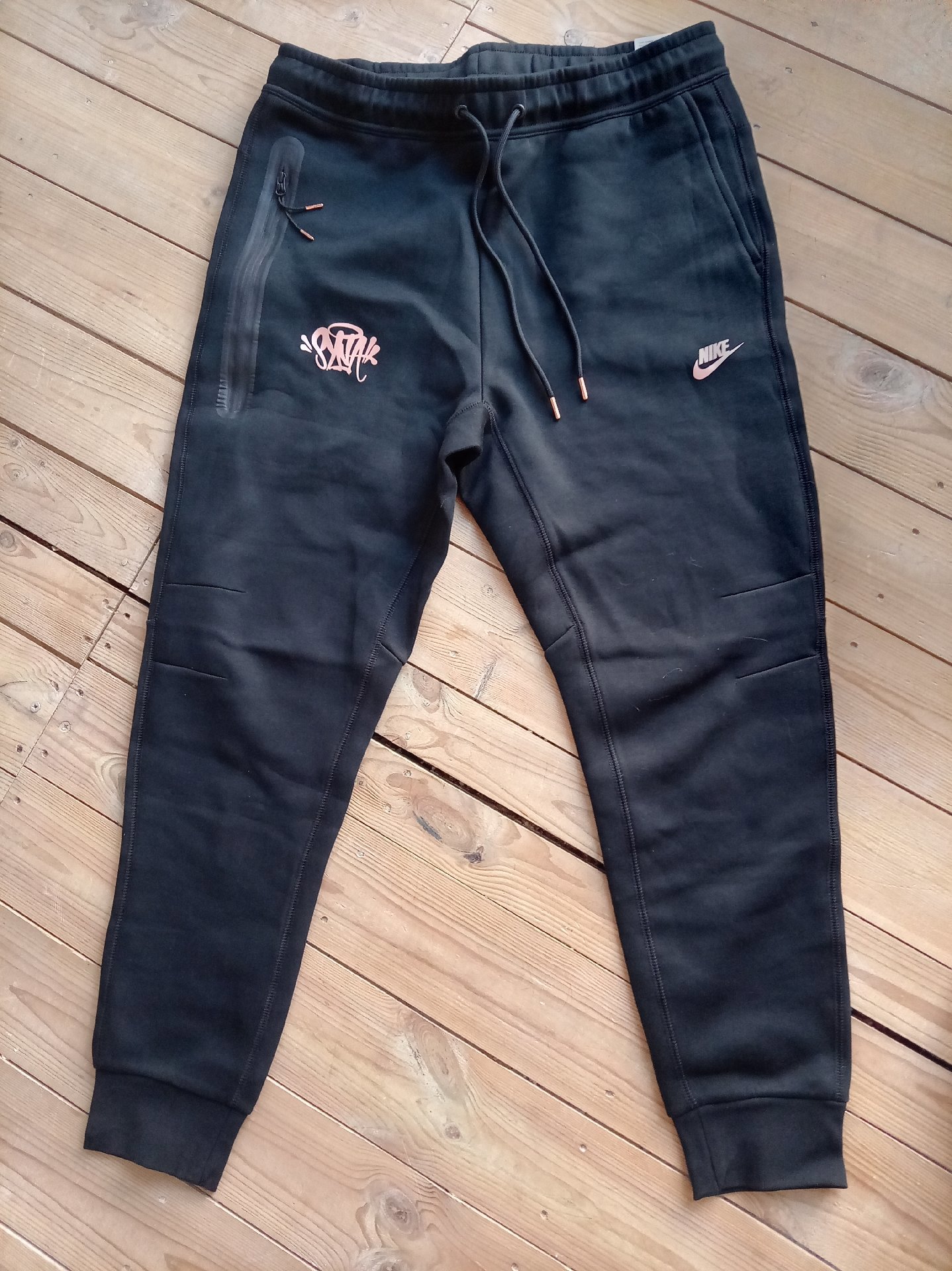 Nike Mens Black and Grey Hoodie and Joggers Set – XXL, Nike, XXL, New condition — preloved on SilentSale®