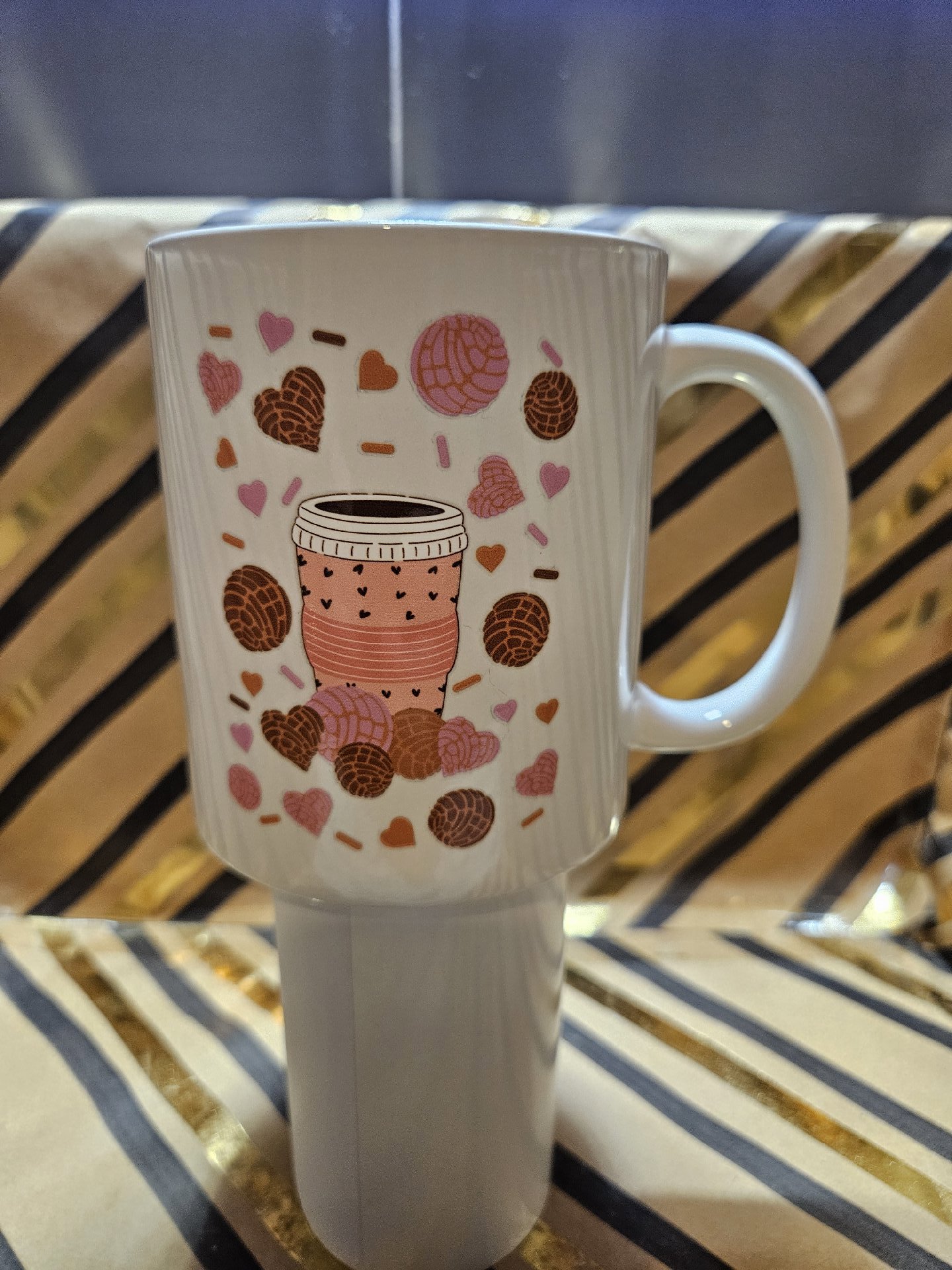 Ceramic Coffee Mug with Pink and Brown Pattern, Unbranded, One Size, New condition — preloved on SilentSale®