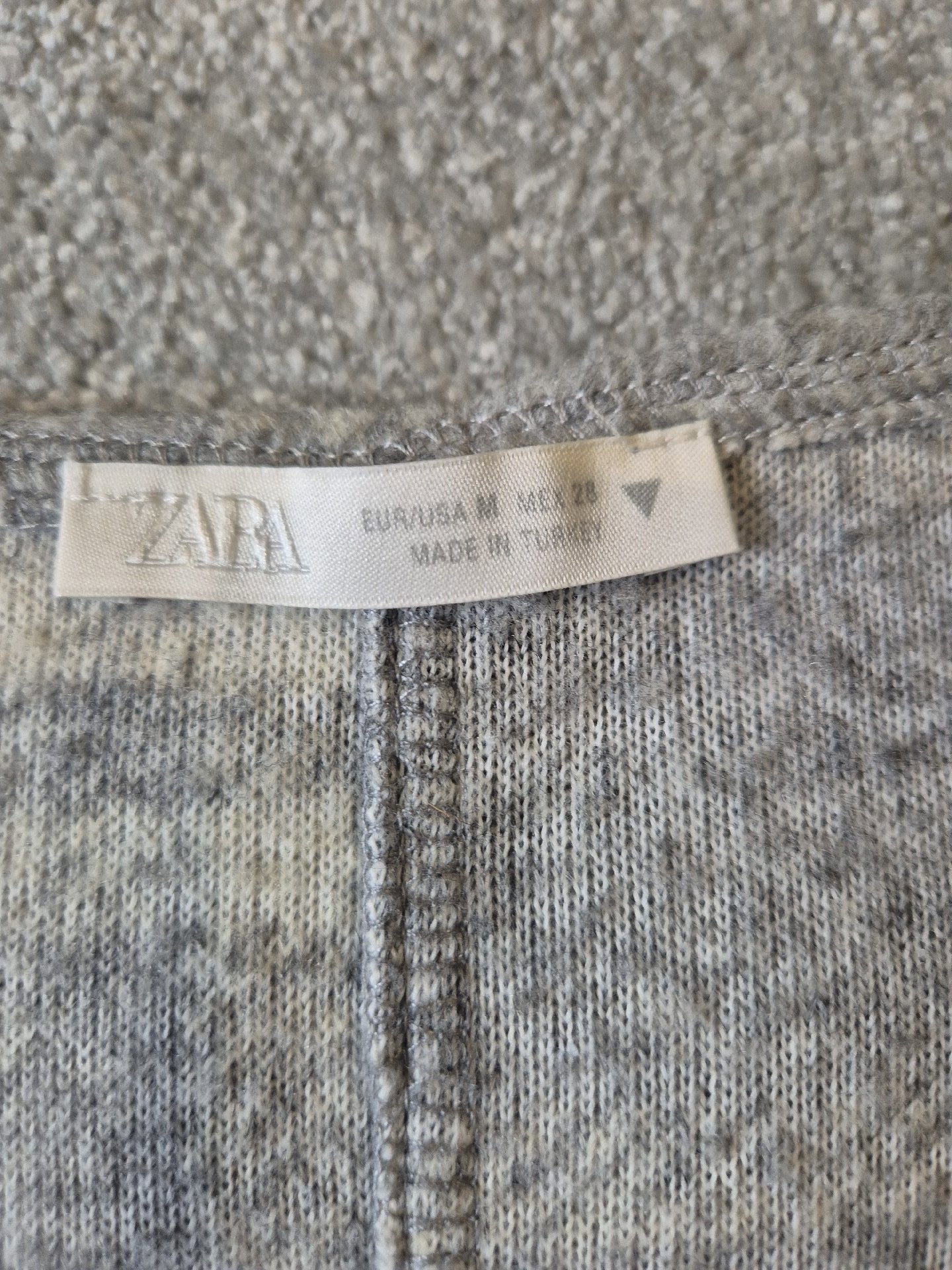 Zara Grey Check V-Neck Sweater Jumper – M, Zara, M, Good condition — preloved on SilentSale®