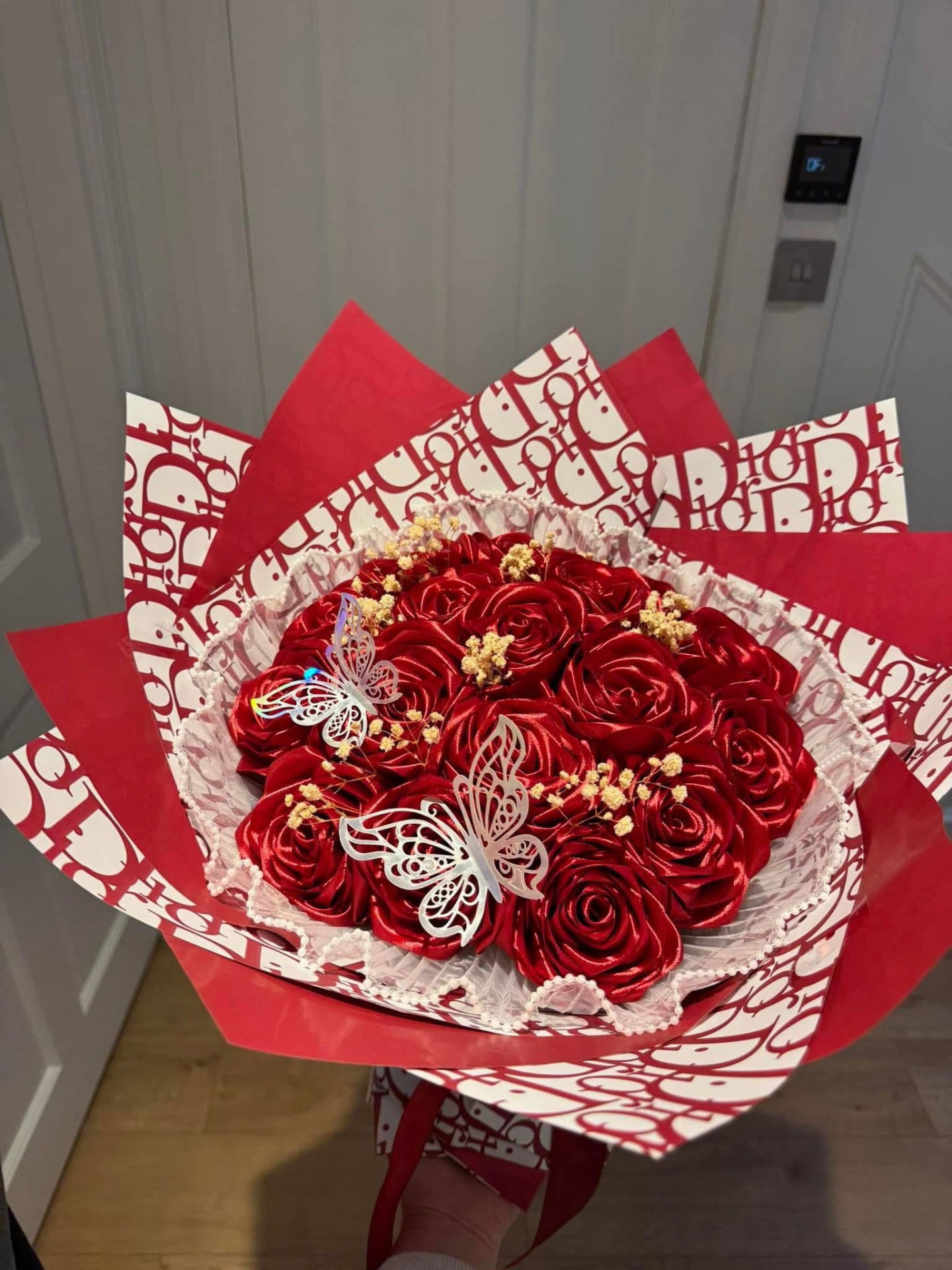 Artificial Red Rose Bouquet with Decorative Butterflies, Red, Large (A1+), Excellent condition — preloved on SilentSale®