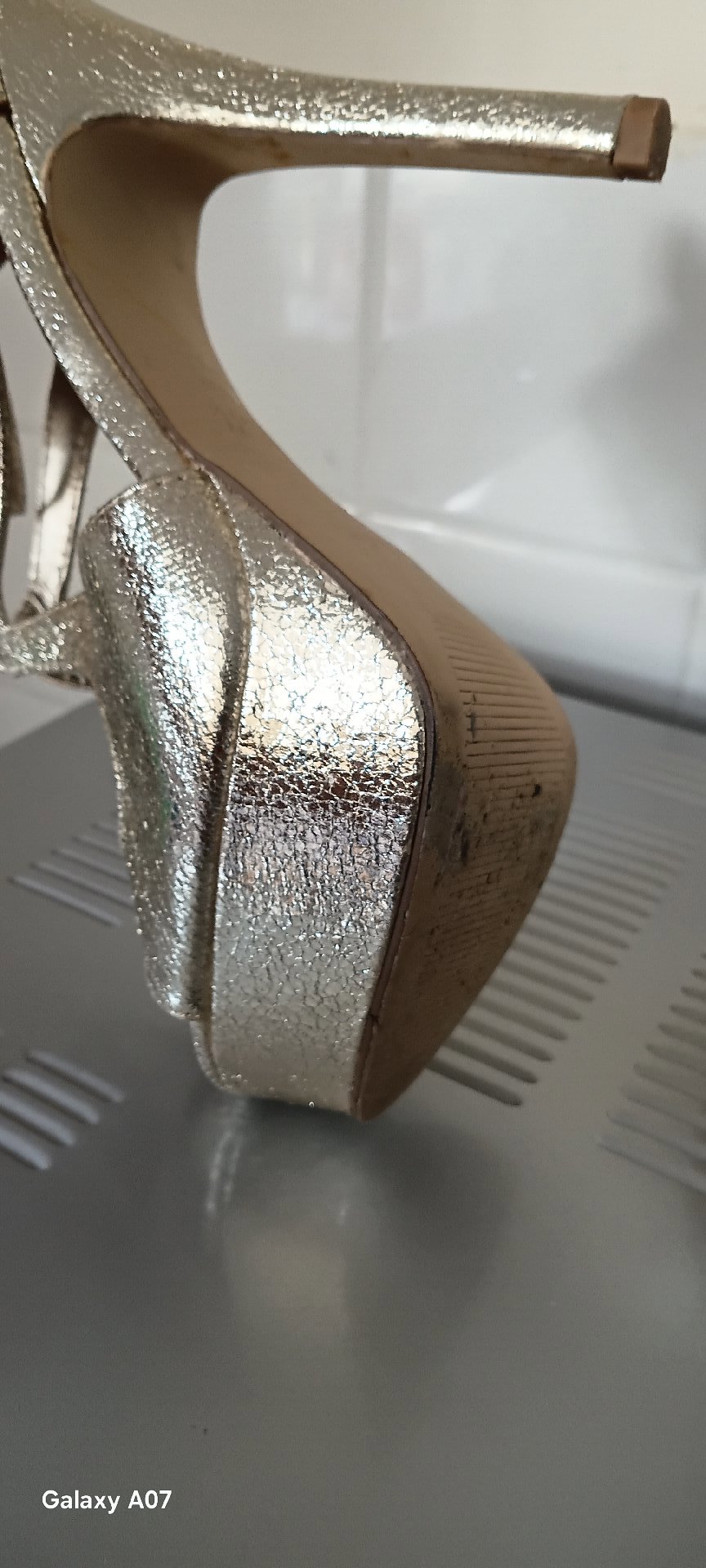 New Look Gold High Heel Platform Sandals – UK 6 / EU 39, New Look, 6, Excellent condition — preloved on SilentSale®