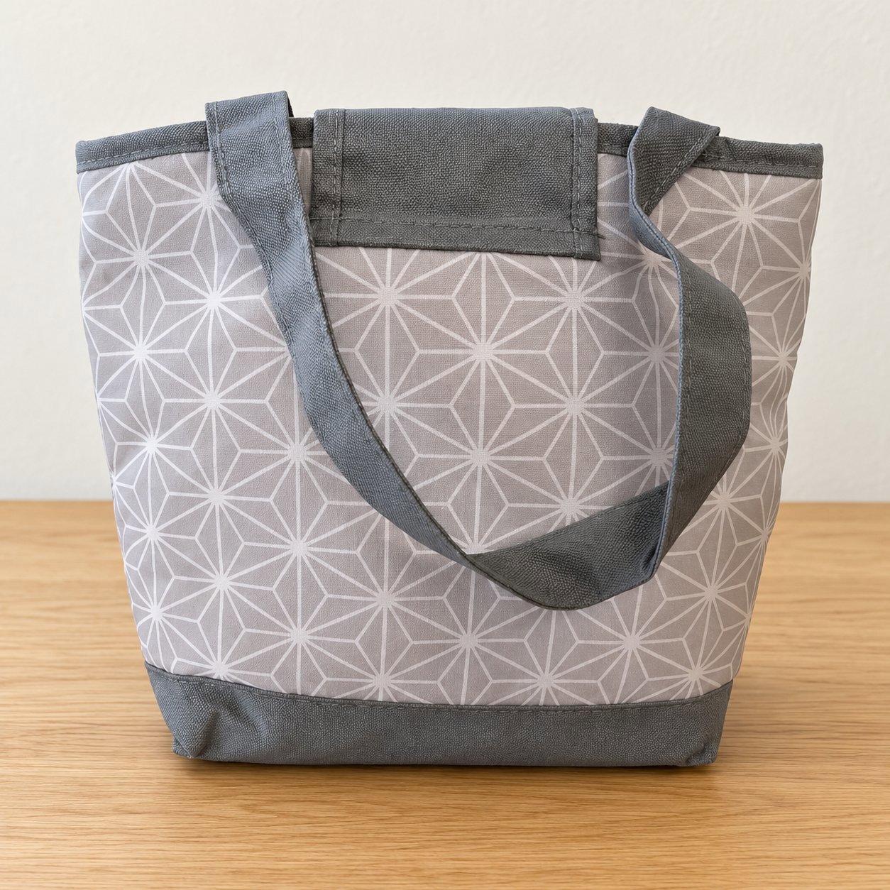 Grey Patterned Canvas Tote Style Lunch Bag, Unbranded, Tote, Excellent condition — preloved on SilentSale®