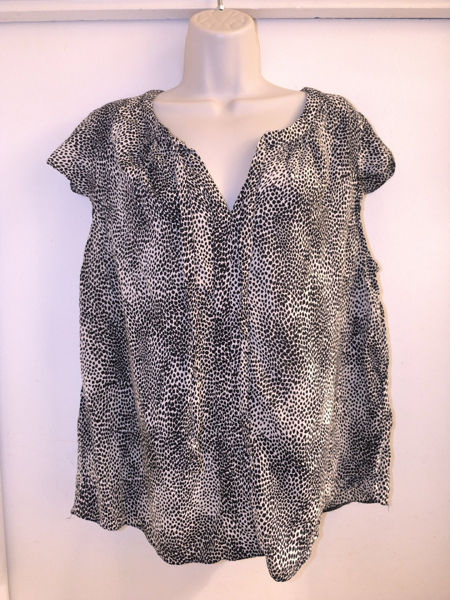 Dorothy Perkins Black and White Printed Blouse – UK 16, Dorothy Perkins, 16, Like New condition — preloved on SilentSale®