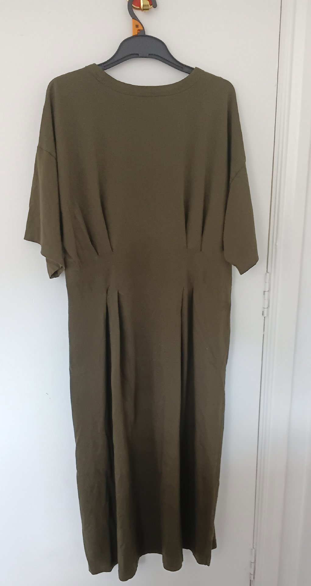 M&S Olive Green Midi Dress – Size 8, Marks & Spencer, 8, Excellent condition — preloved on SilentSale®