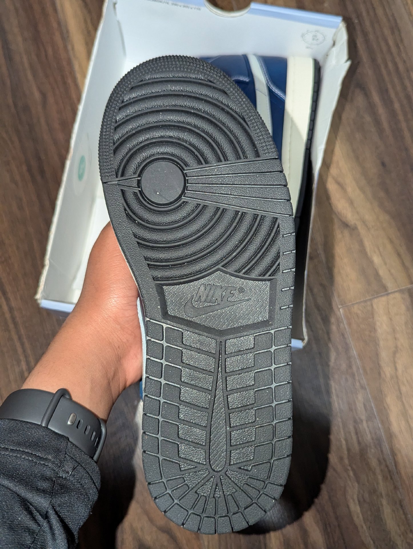 Air Jordan 1 Mid Navy Blue White Trainers – UK 5.5, Nike, 5.5, New condition — preloved on SilentSale®