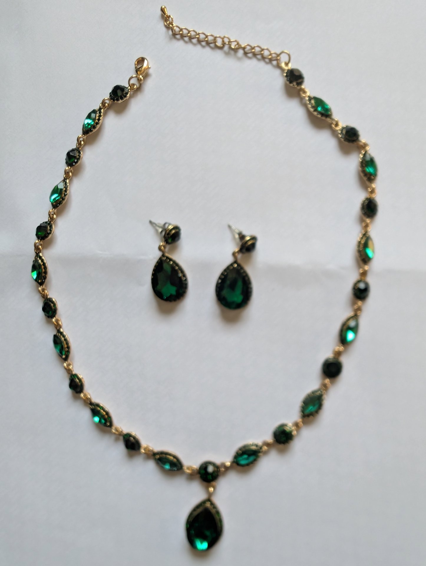 Brilove Green Crystal Necklace and Earrings Set, BriLove, One Size, Excellent condition — preloved on SilentSale®