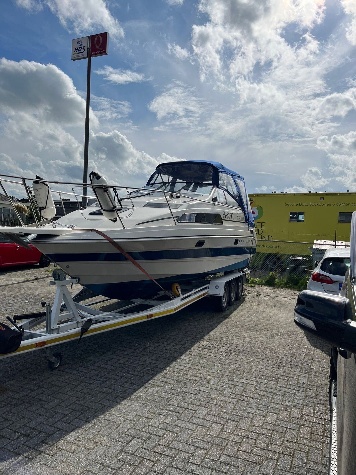 Motor Cruiser Boat with Cabin and Seating Area, Bayliner, One Size, Excellent condition — preloved on SilentSale®
