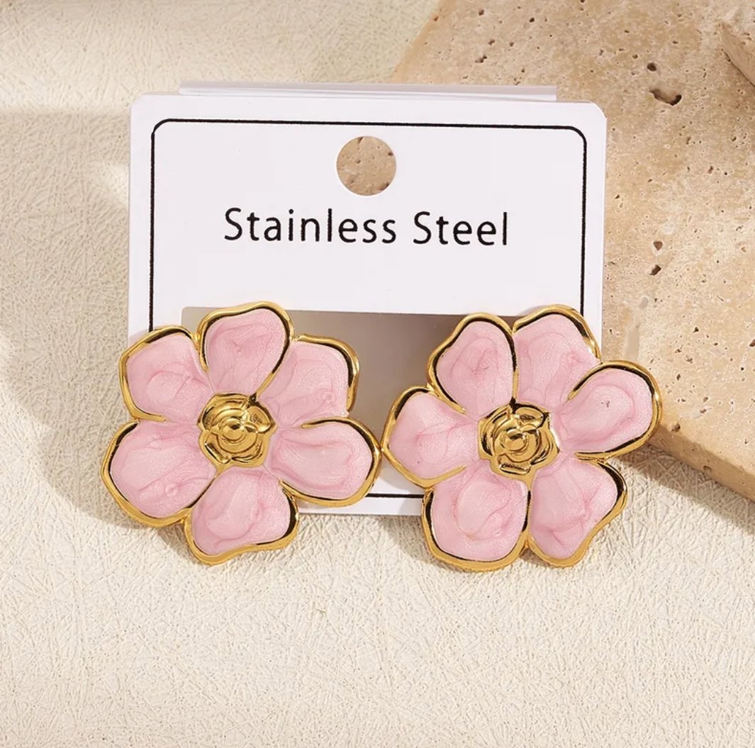 Flower Shaped Stainless Steel Gold Tone Stud Earrings, Vintage, One Size, New condition — preloved on SilentSale®