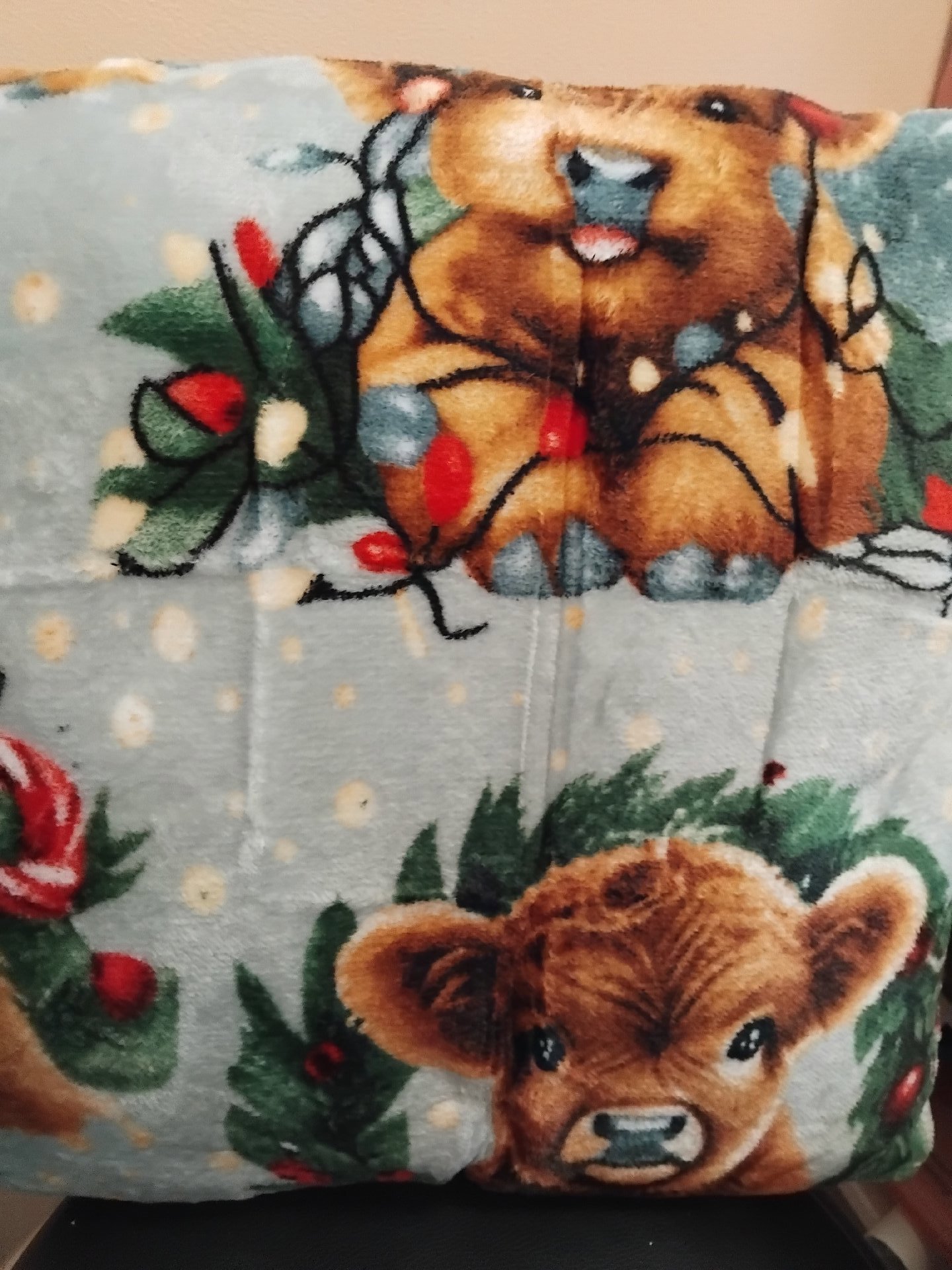 Christmas Cushion with calf and Wreath Design, cotton king, Medium, Excellent condition — preloved on SilentSale®