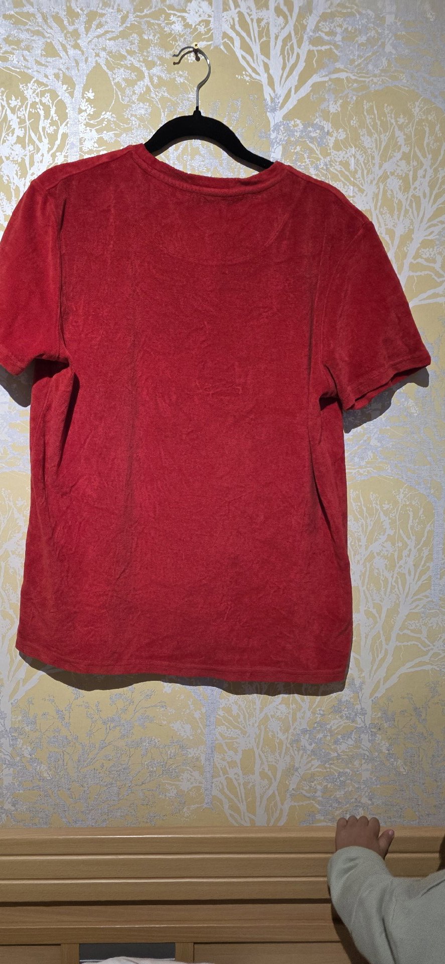 BoohooMAN Red Logo Print T-Shirt – Size L, boohooMAN, L, Excellent condition — preloved on SilentSale®