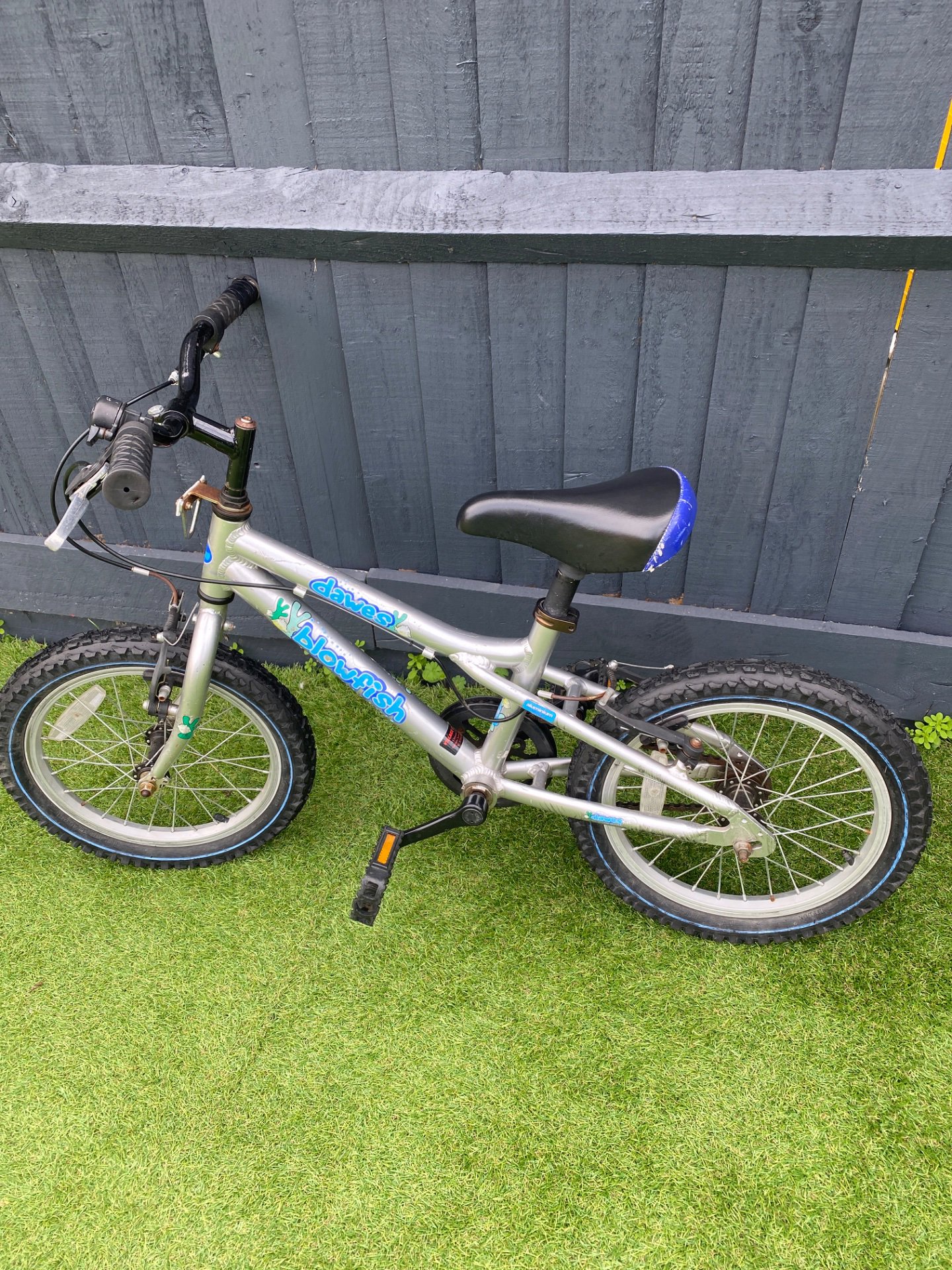 Children's Silver Bicycle with Training Wheels, Dawes, 5 years, Good condition — preloved on SilentSale®