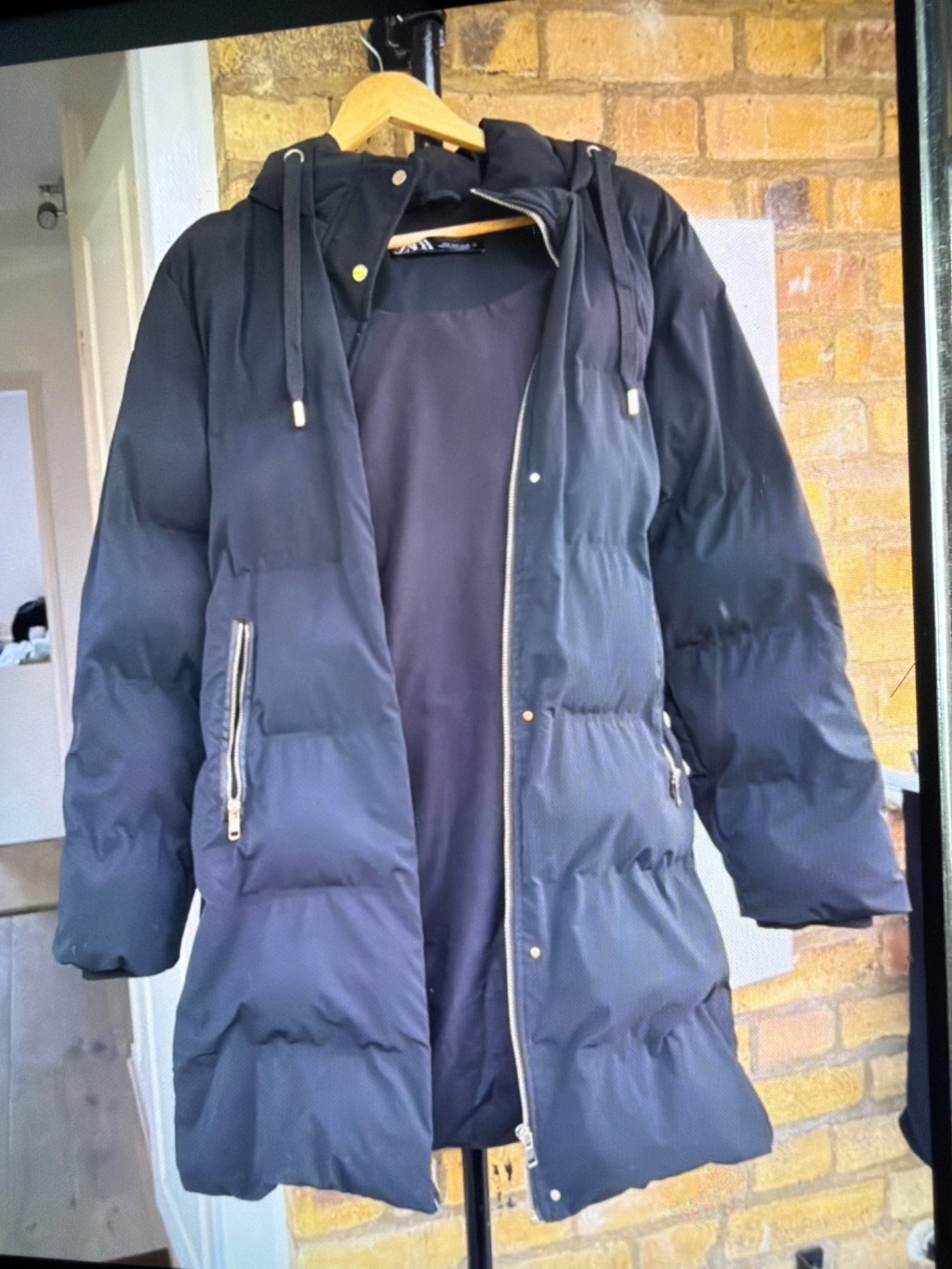 Zara Puffer Jacket – Pre-owned, Zara, 12, Excellent condition — preloved on SilentSale®
