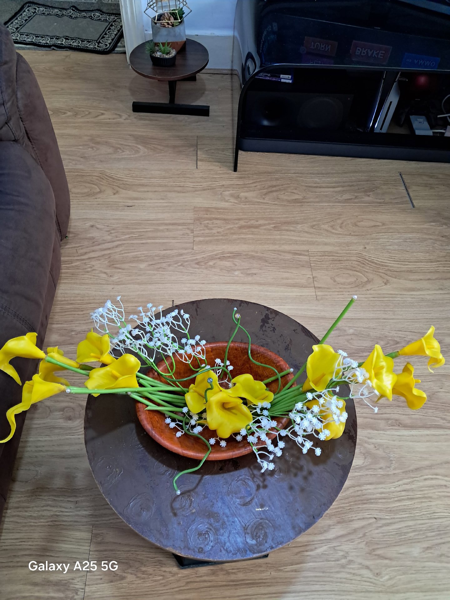 Artificial Yellow Calla Lily Floral Arrangement in Wooden Bowl, selfmade, One Size, Excellent condition — preloved on SilentSale®