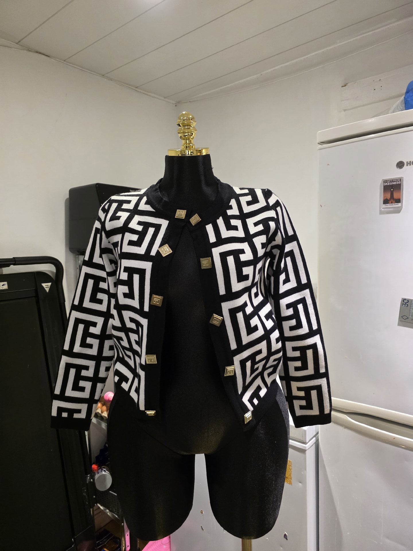 Black and White Geometric Patterned Cardigan with Gold Buttons, Unbranded, 8, New condition — preloved on SilentSale®