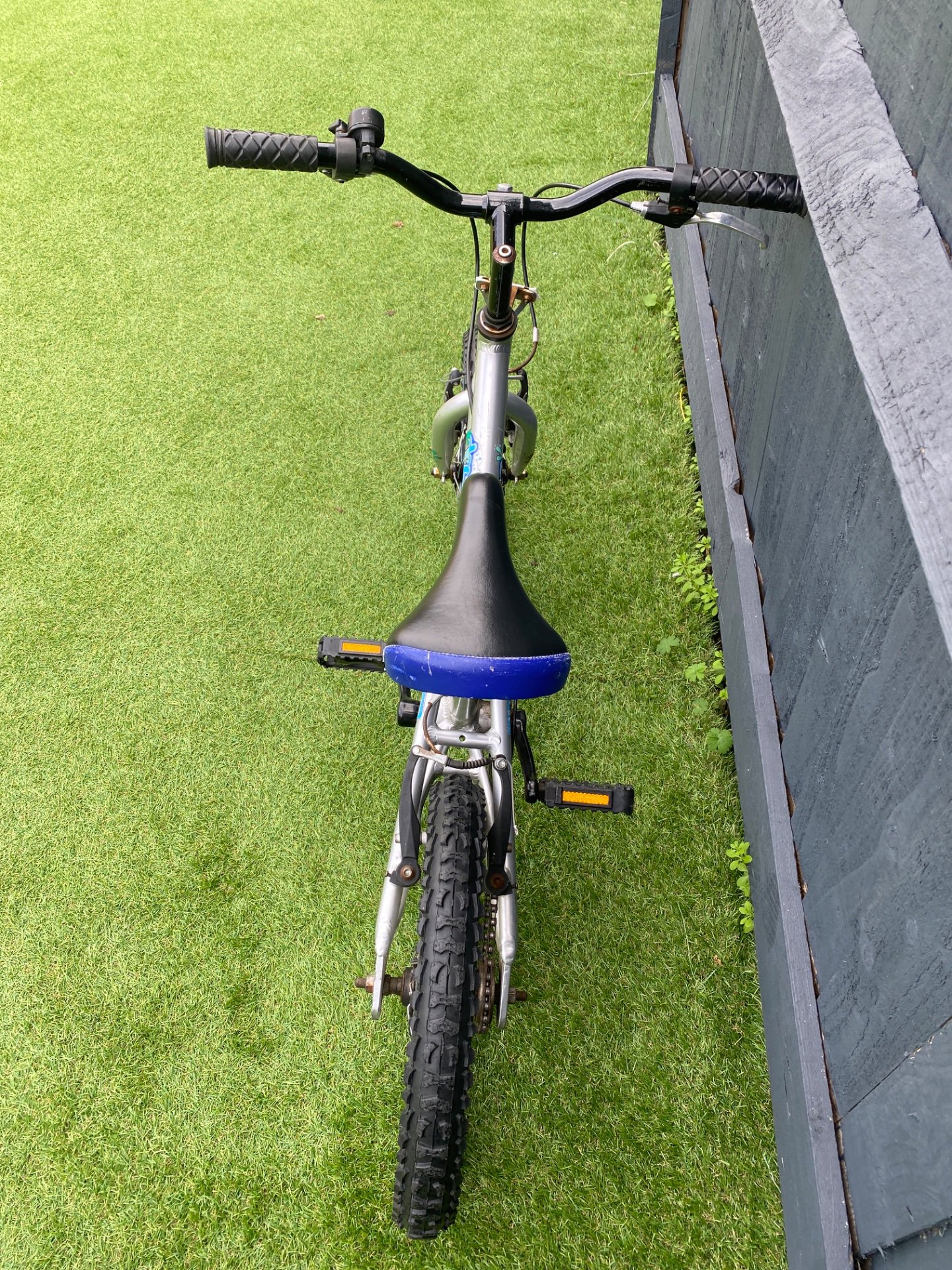 Children's Silver Bicycle with Training Wheels, Dawes, 5 years, Good condition — preloved on SilentSale®