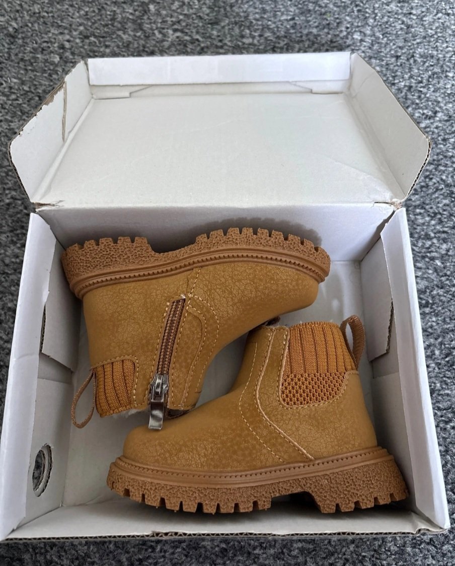 1 Pair of Unisex Solid Color Plush-lined Snow Boots with Subtle Textured Patterns, Children's Zip-up Autumn/winter Outdoor Boots, Unbranded, 3 years, New condition — preloved on SilentSale®