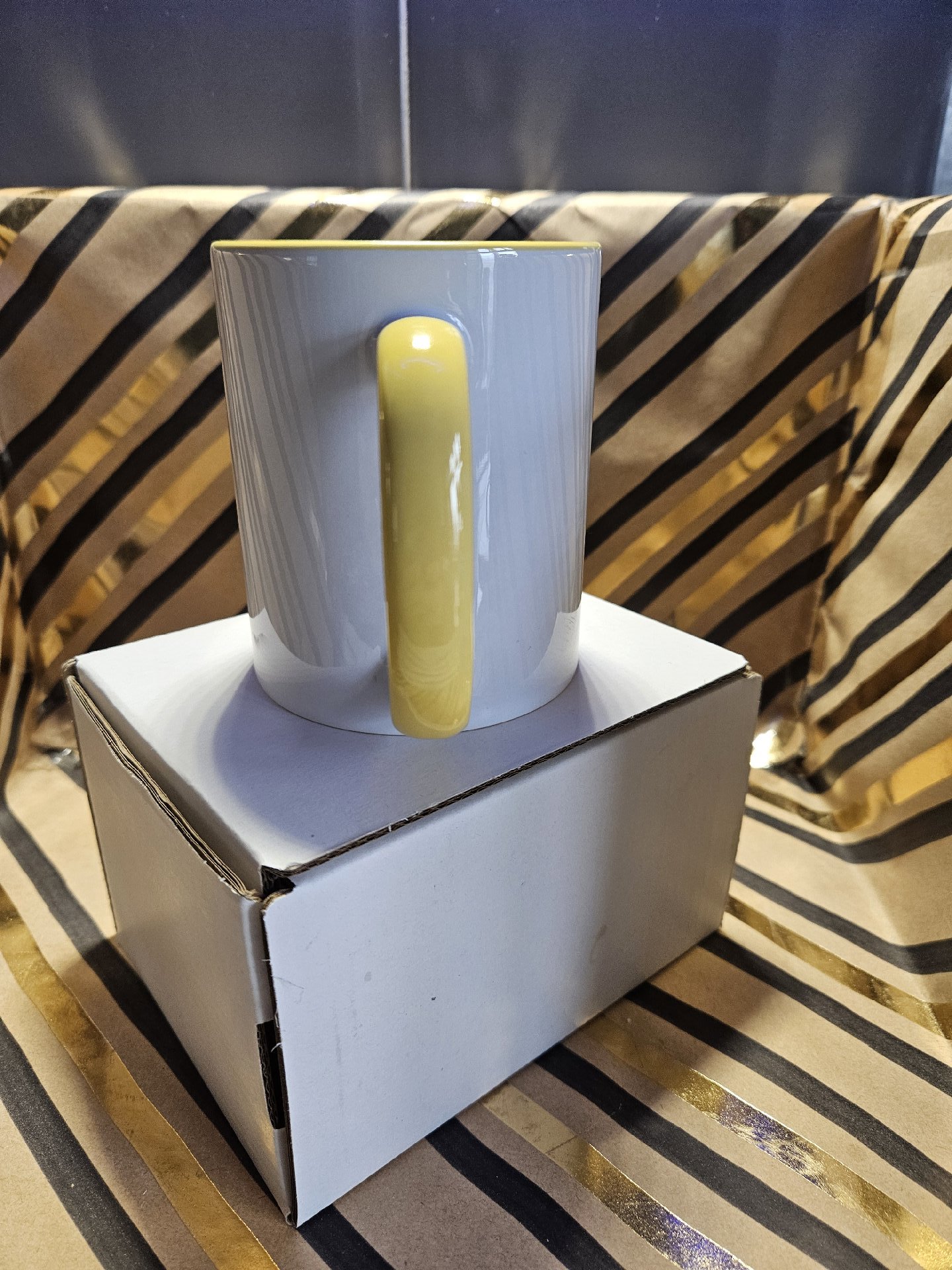 Artist Calico Cat Ceramic Mug with Yellow Handle and Interior, Unbranded, One Size, New condition — preloved on SilentSale®