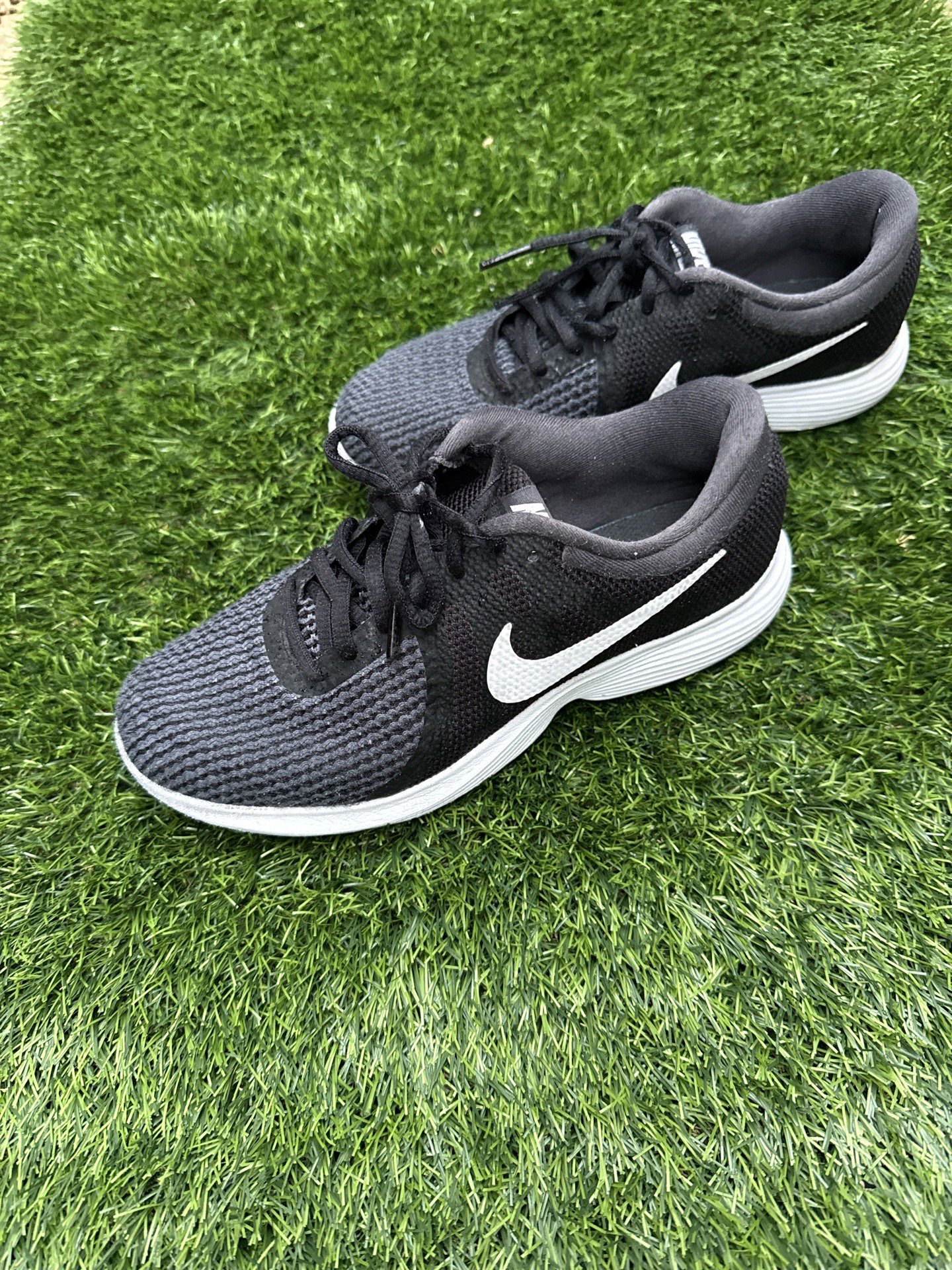 Nike Black and Grey Running s4 Trainers, Nike, 4, Excellent condition — preloved on SilentSale®