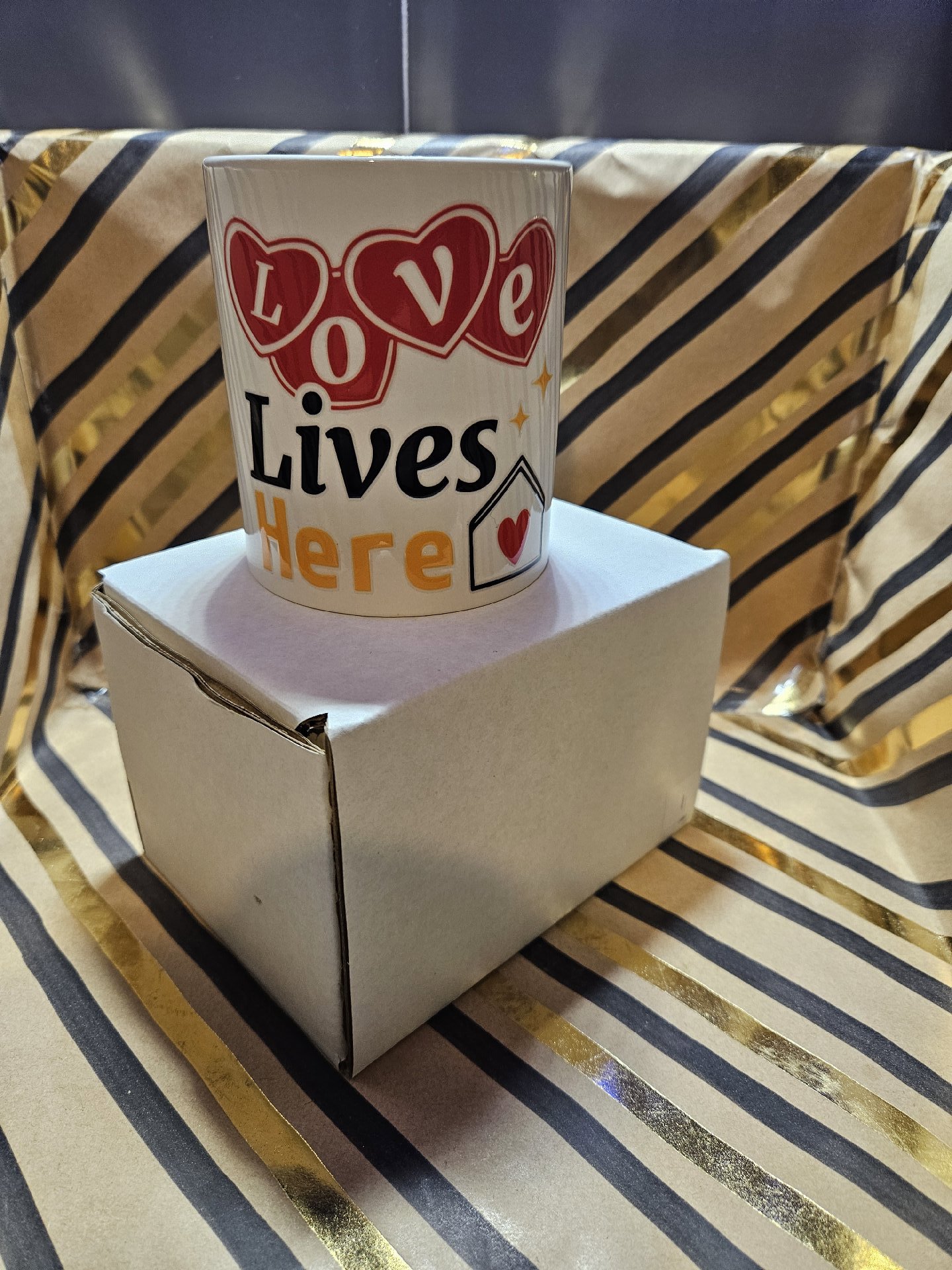 Love Lives Here White Ceramic Mug, Unbranded, One Size, New condition — preloved on SilentSale®
