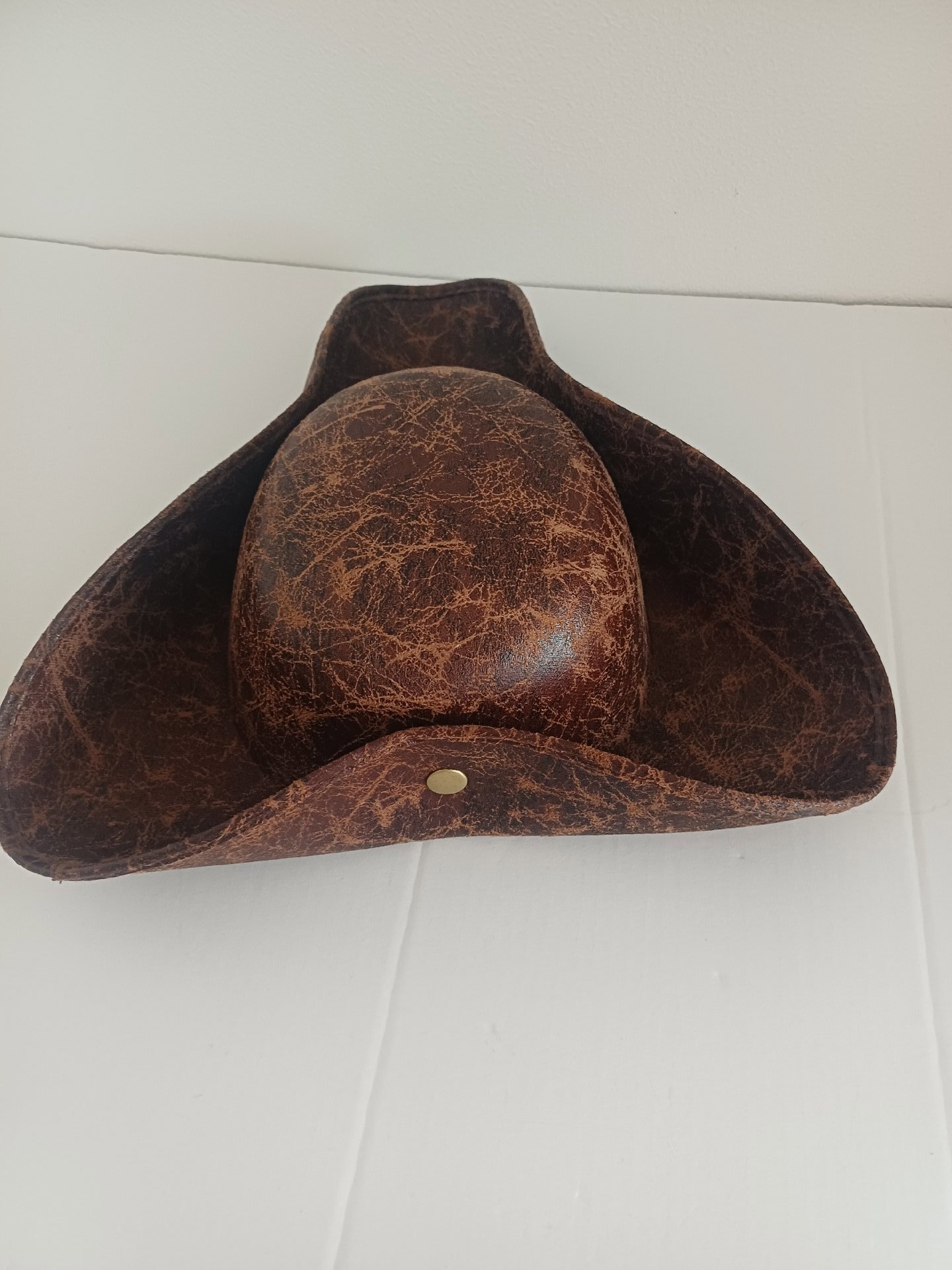 Brown Faux Leather Pirate Tricorn Hat, Unbranded, 56 cm, New condition — preloved on SilentSale®