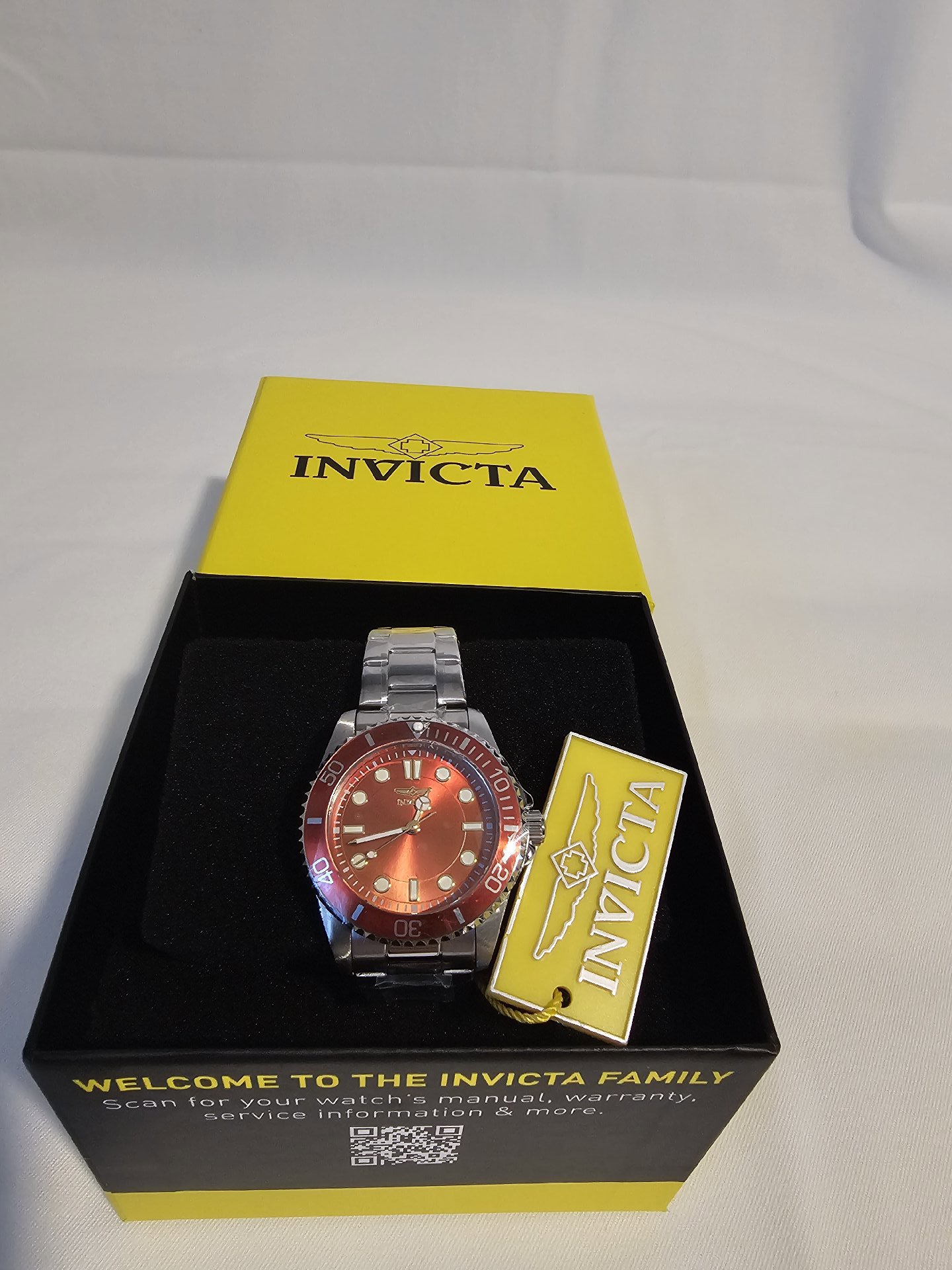 Invicta 34mm Red Dial Stainless Steel Wristwatch, Invicta, One Size, New condition — preloved on SilentSale®