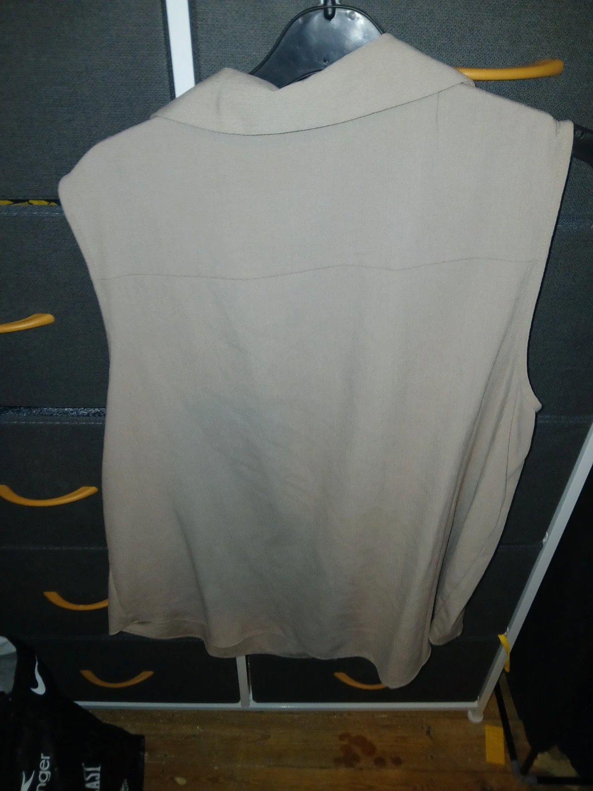 Blouse-Beige, Papaya, 20, Excellent condition — preloved on SilentSale®