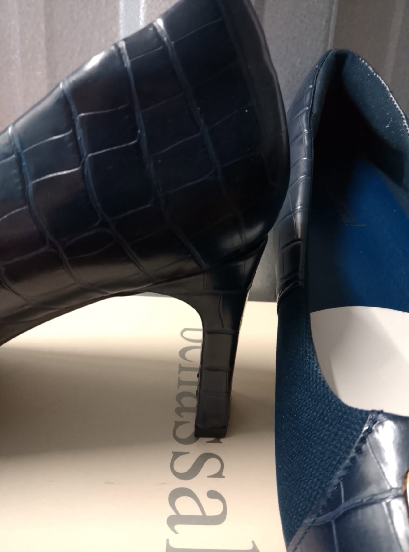 Benassal Blue Croc Effect Buckle Detail Heels – UK 10, Benassal, 10, New condition — preloved on SilentSale®