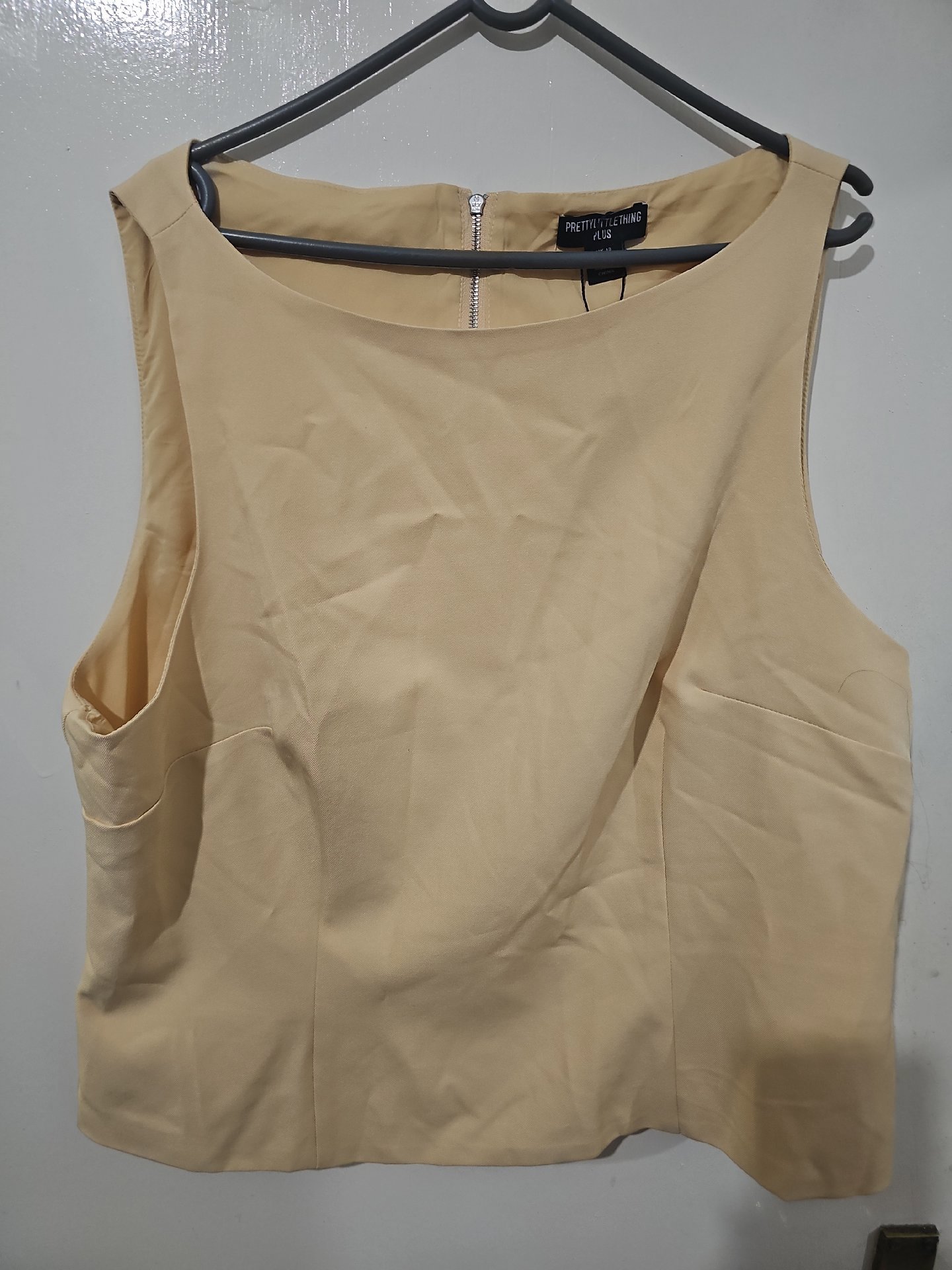 PrettyLittleThing Beige Sleeveless Top – UK 18, PrettyLittleThing, 18, New condition — preloved on SilentSale®