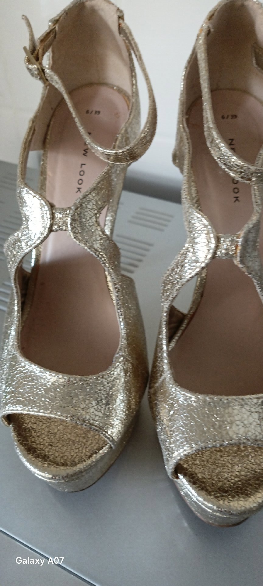 New Look Gold High Heel Platform Sandals – UK 6 / EU 39, New Look, 6, Excellent condition — preloved on SilentSale®