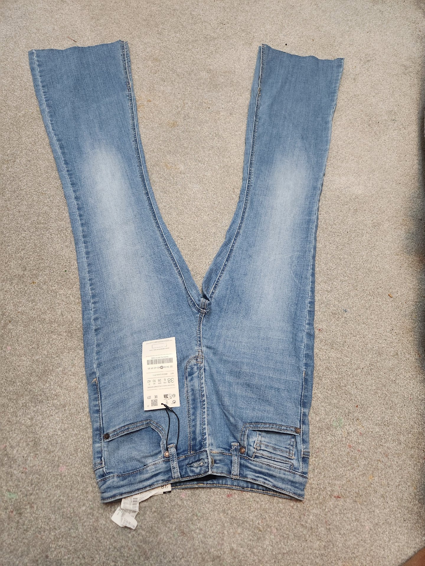 H&M Light Blue Skinny Fit Jeans – W38 L32, Unbranded, W38 L32, New condition — preloved on SilentSale®