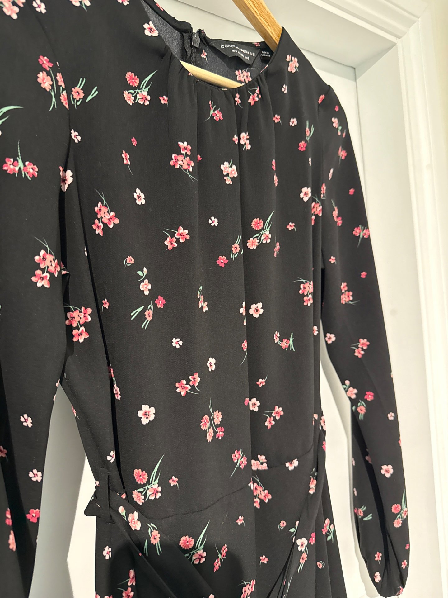 Dorothy Perkins Black Floral Long Sleeve Dress – UK 8, Dorothy Perkins, 8, Excellent condition — preloved on SilentSale®
