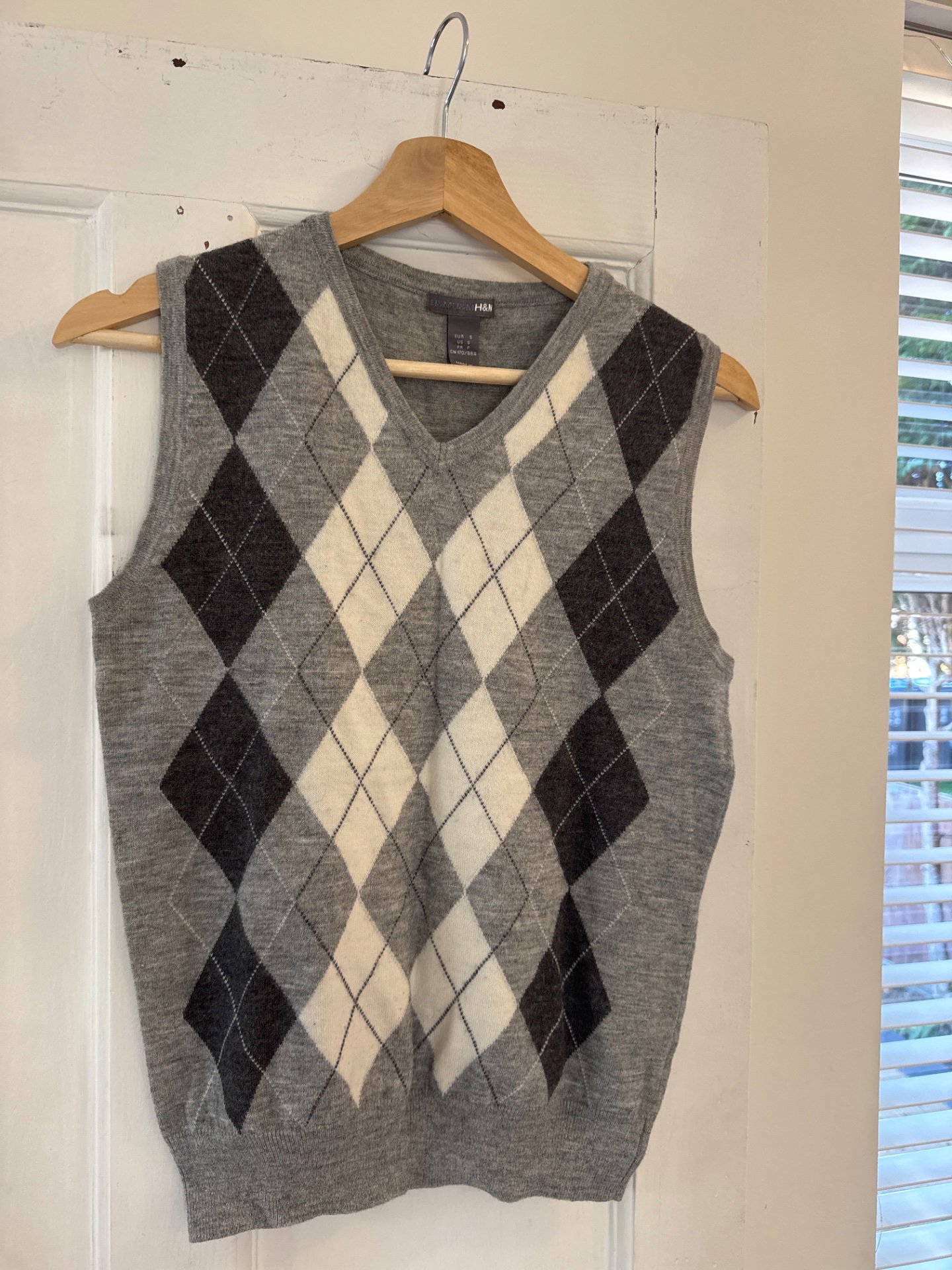 Grey Argyle Knit Sleeveless Jumper – Size M, H&M, S, Excellent condition — preloved on SilentSale®