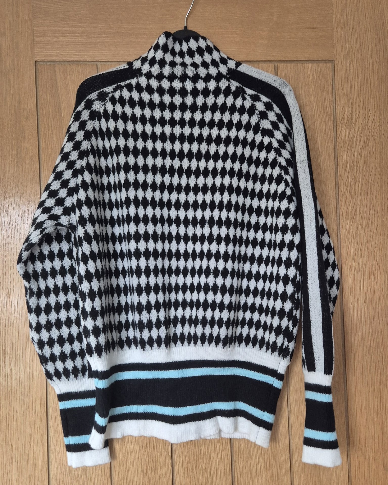 Warehouse Black and White Patterned Zip-Up Jumper, Warehouse, 12, Excellent condition — preloved on SilentSale®