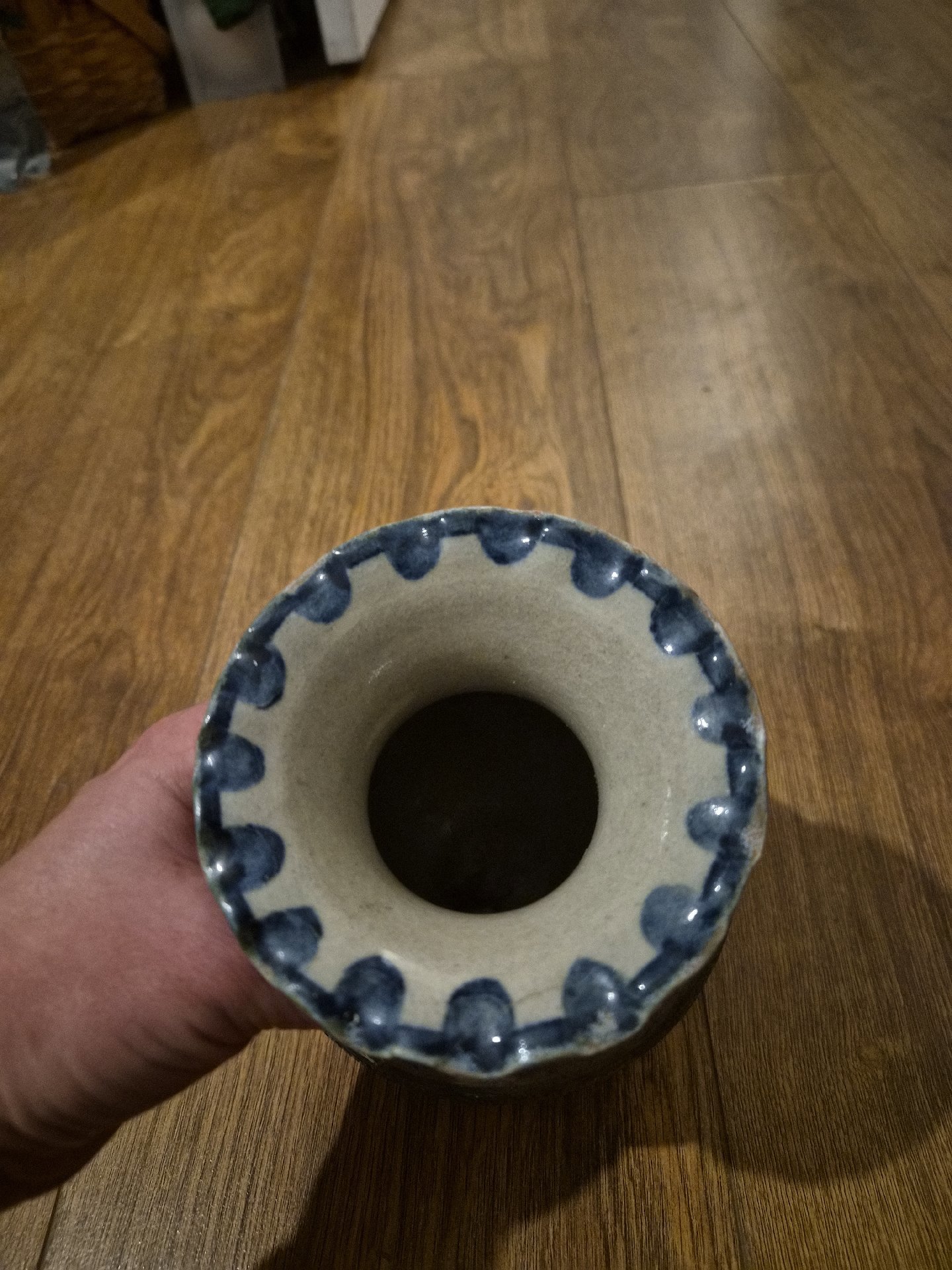 Decorative Ceramic Vase with Wavy Rim, Unbranded, Medium, Excellent condition — preloved on SilentSale®