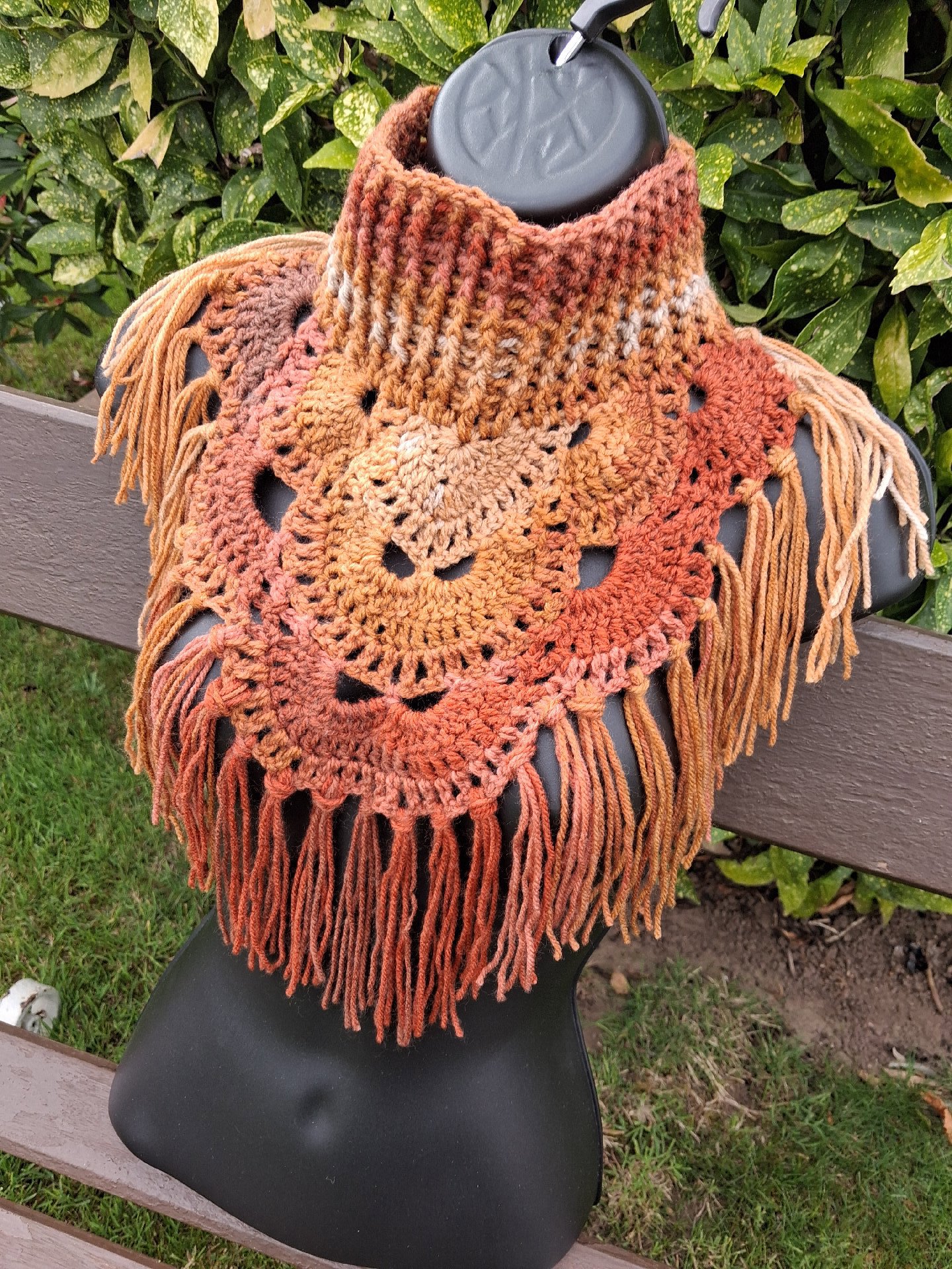 Hand crocheted neck warmer , Handmade, One Size, New condition — preloved on SilentSale®