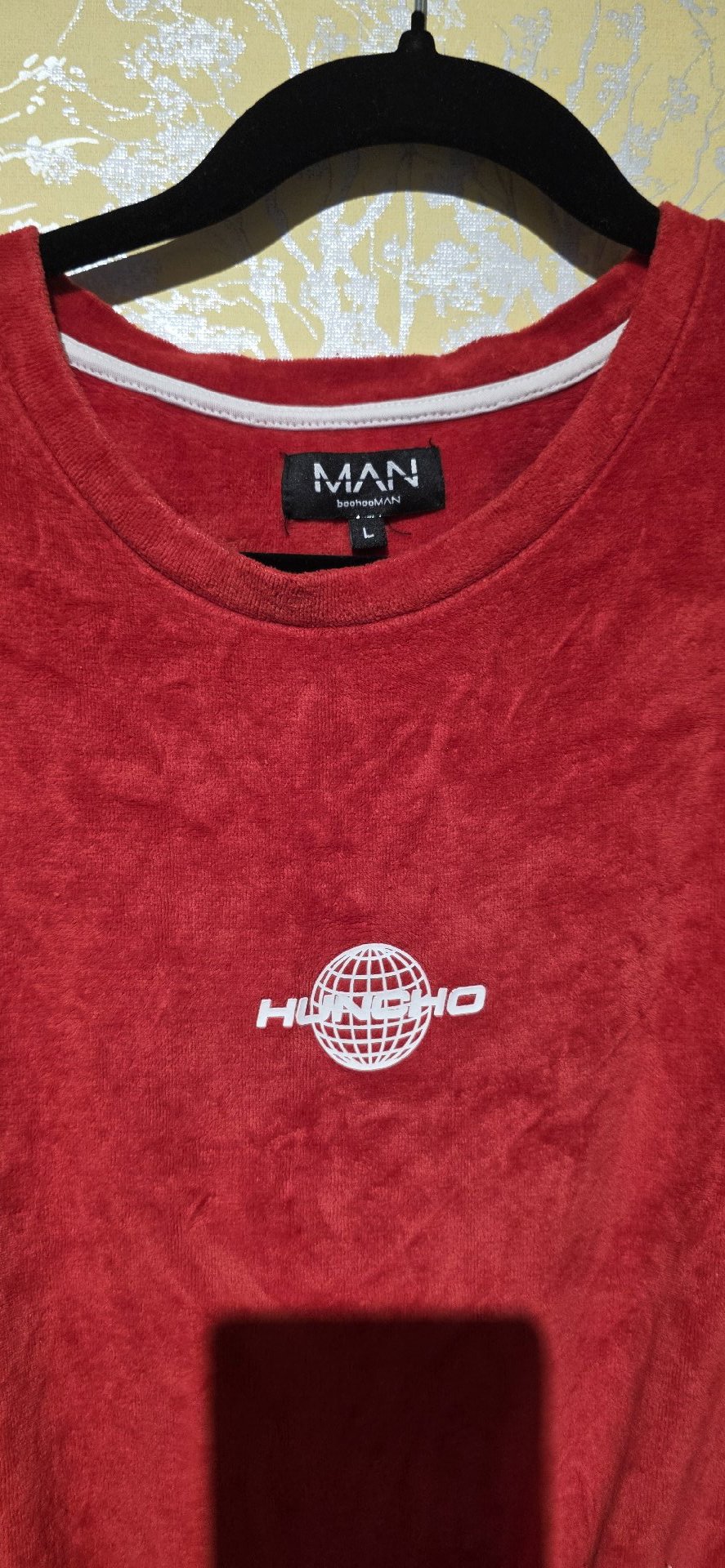 BoohooMAN Red Logo Print T-Shirt – Size L, boohooMAN, L, Excellent condition — preloved on SilentSale®