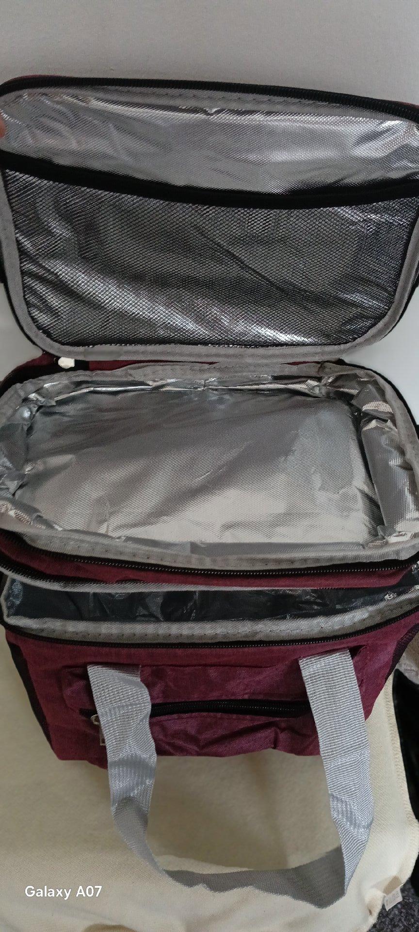 Burgundy Insulated Lunch Bag Cooler with Grey Handles, Unbranded, One Size, New condition — preloved on SilentSale®