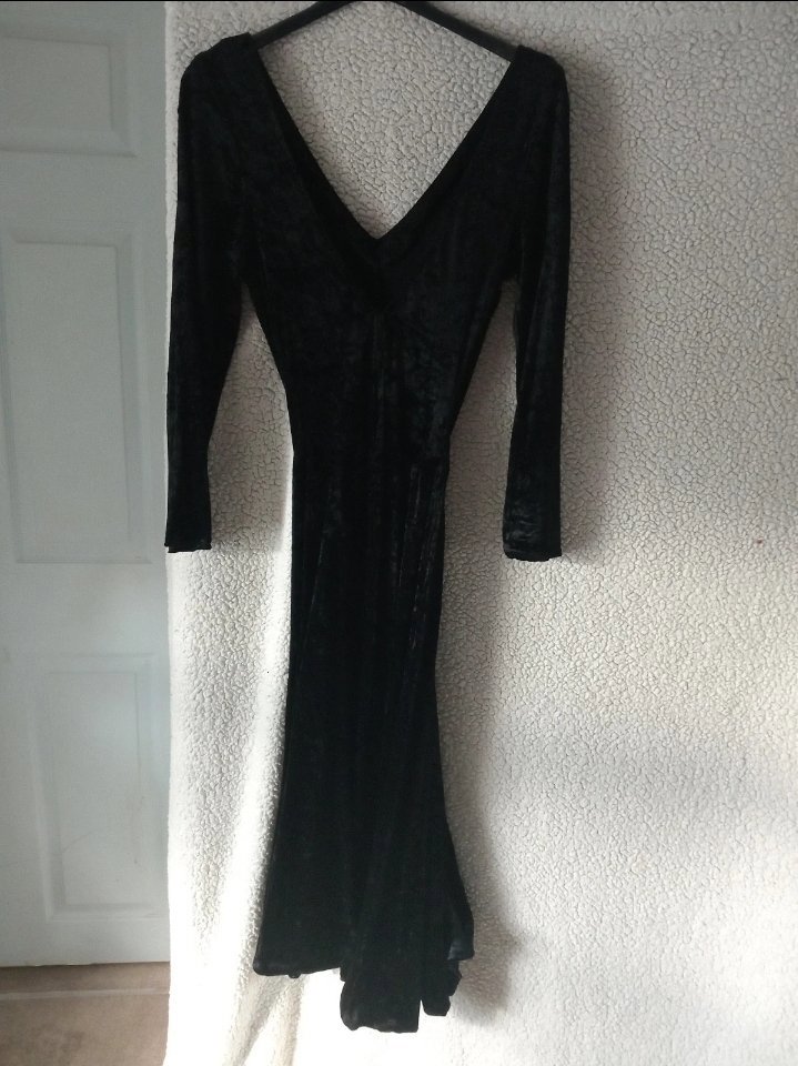 Vintage - 90s TopNotch Black Velvet Long Sleeve Maxi Dress – Size 12, Top Notch, 12, Like New condition — preloved on SilentSale®