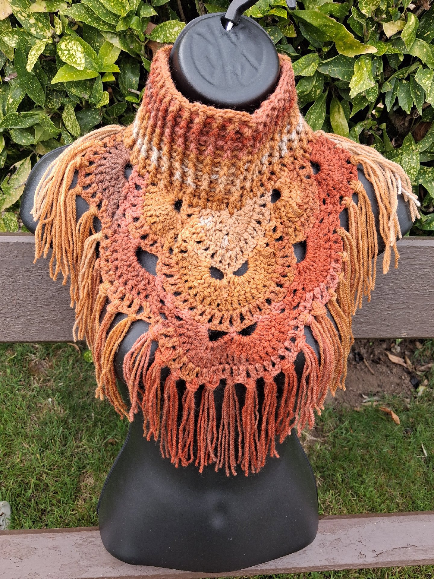 Hand crocheted neck warmer , Handmade, One Size, New condition — preloved on SilentSale®