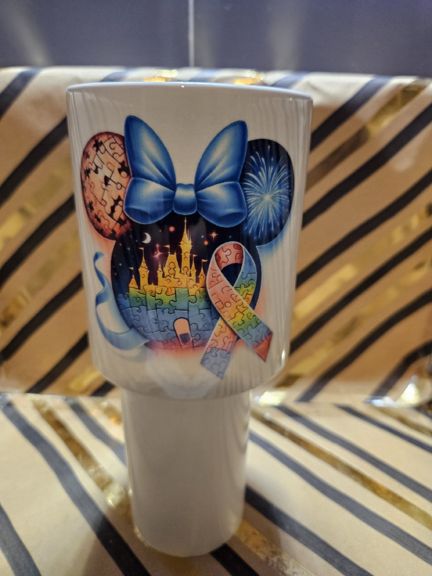White Ceramic Mug with Heart Handle and Puzzle Design, Unbranded, One Size, New condition — preloved on SilentSale®