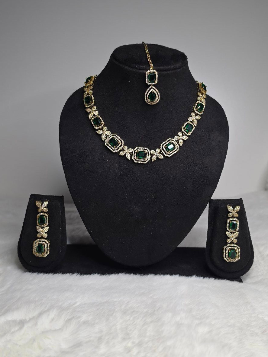AD Green Stone Gold Tone Necklace, Earrings and Pendant Set, AD, One Size, New condition — preloved on SilentSale®