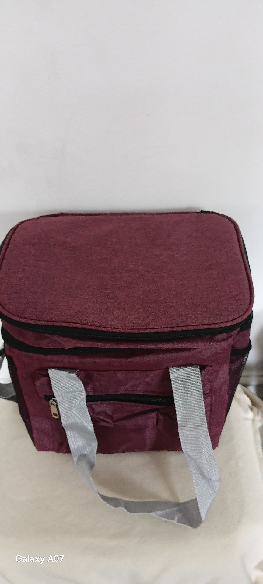 Burgundy Insulated Lunch Bag Cooler with Grey Handles, Unbranded, One Size, New condition — preloved on SilentSale®