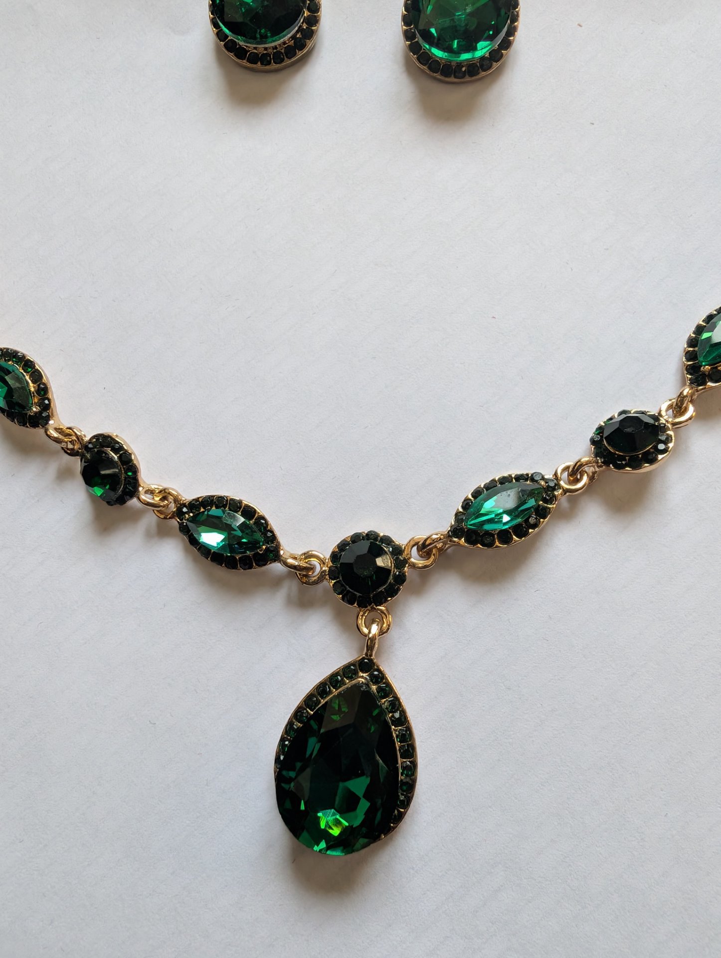 Brilove Green Crystal Necklace and Earrings Set, BriLove, One Size, Excellent condition — preloved on SilentSale®