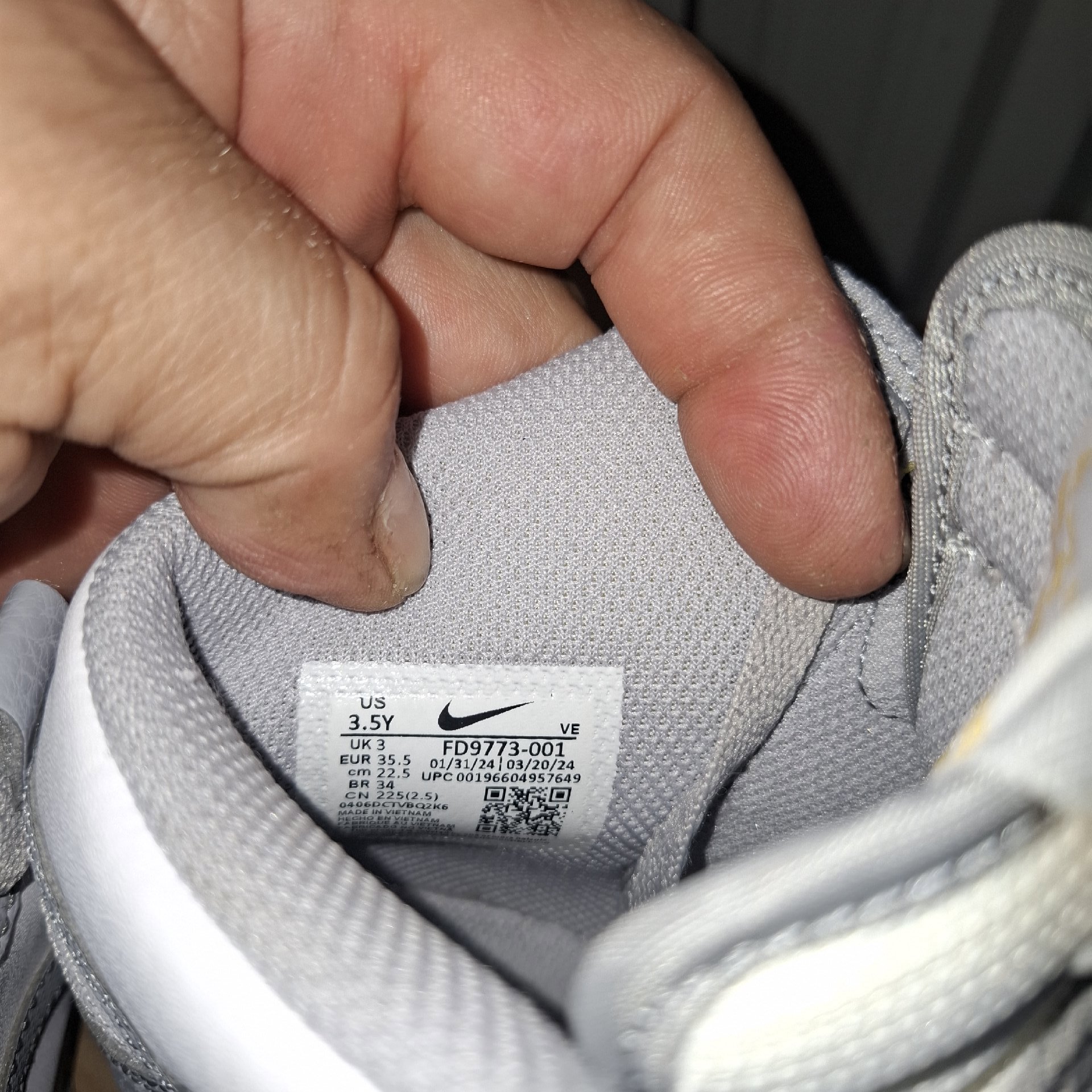 Nike White and Grey High Top Trainers – 5Y, Nike, 5Y, Excellent condition — preloved on SilentSale®