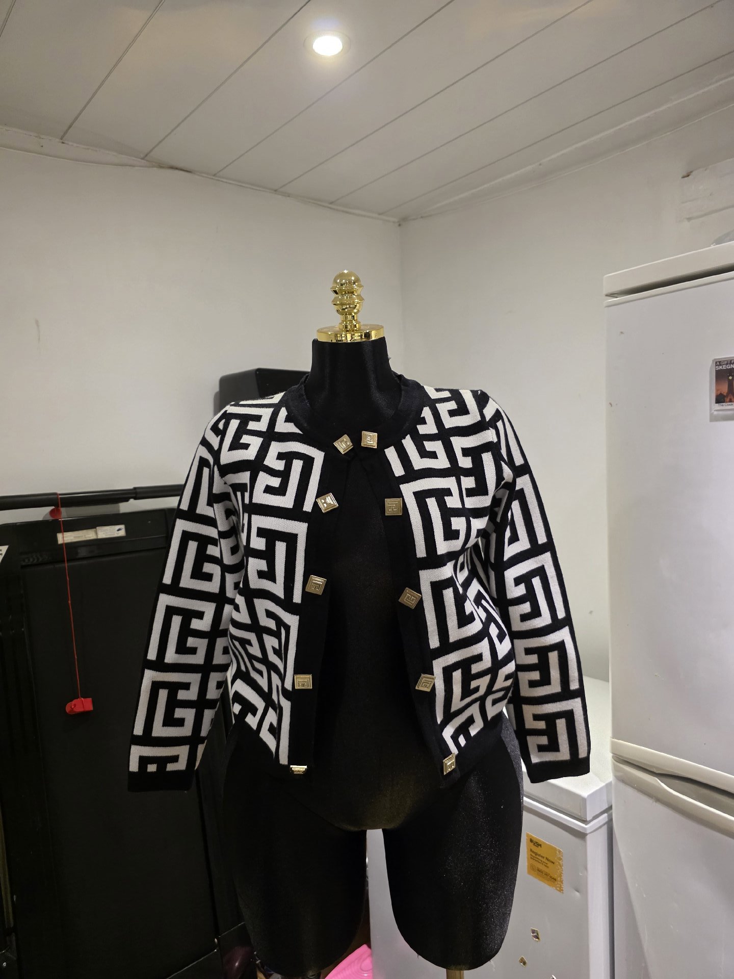 Black and White Geometric Patterned Cardigan with Gold Buttons, Unbranded, 8, New condition — preloved on SilentSale®