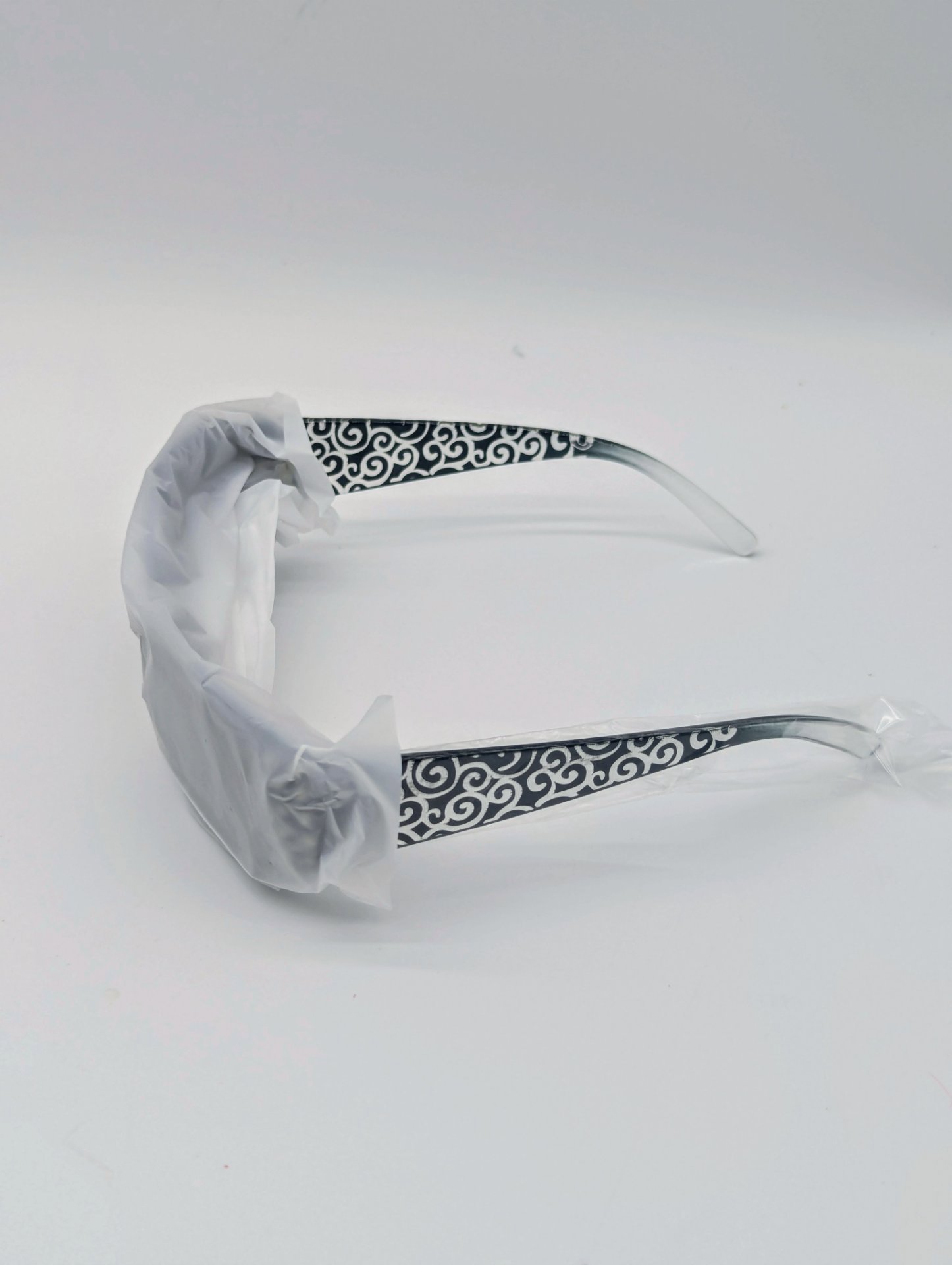 Siphew Black Sunglasses with Patterned Arms, Siphew, One Size, New condition — preloved on SilentSale®